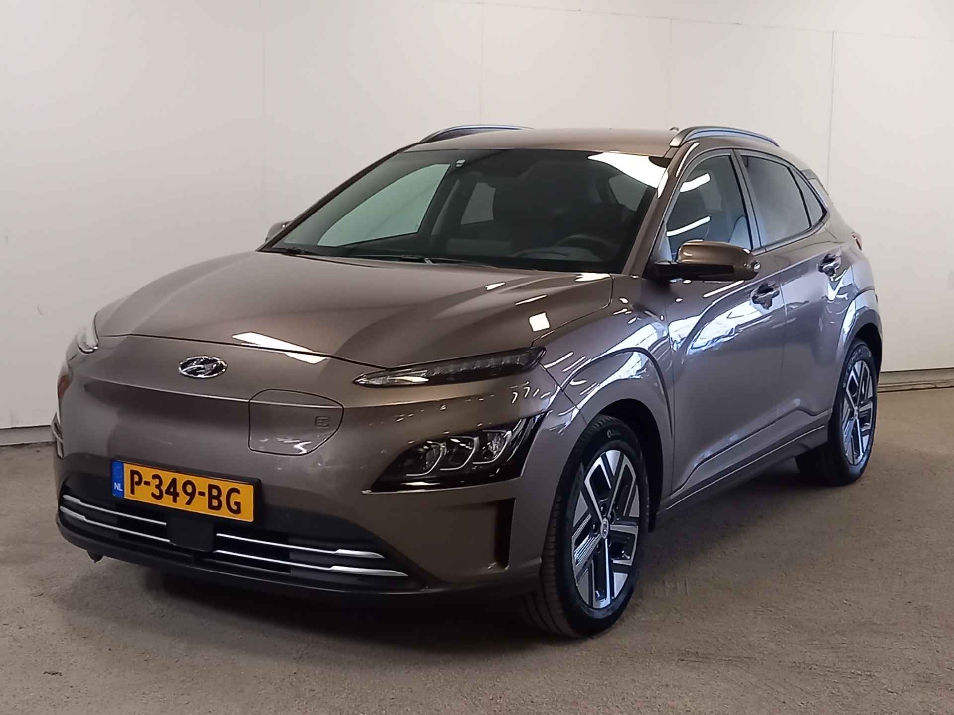 Hyundai KONA EV Premium 64 kWh Grote accupakket & Luxe uitvoering!!! - 16/51