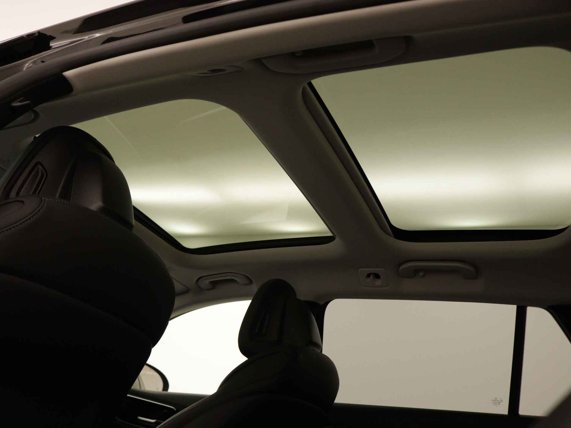 Mercedes-Benz C-Klasse 200 AMG Nightpakket Limited | Panoramadak | Dode Hoek Ass | Sfeerverlichting | Apple CarPlay | DAB | inclusief 24 maanden MB Certified garantie voor europa - 21/44