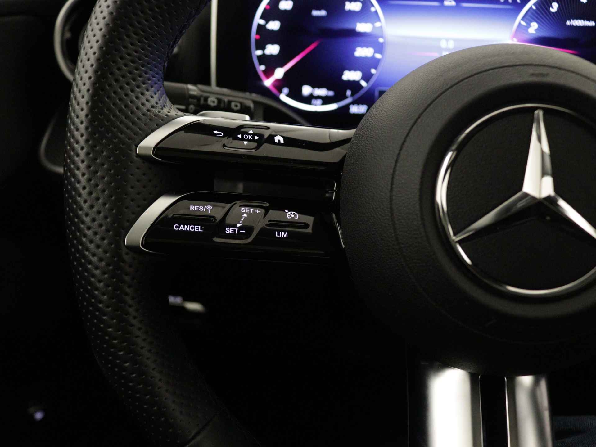 Mercedes-Benz C-Klasse 200 AMG Nightpakket Limited | Panoramadak | Dode Hoek Ass | Sfeerverlichting | Apple CarPlay | DAB | inclusief 24 maanden MB Certified garantie voor europa - 22/44