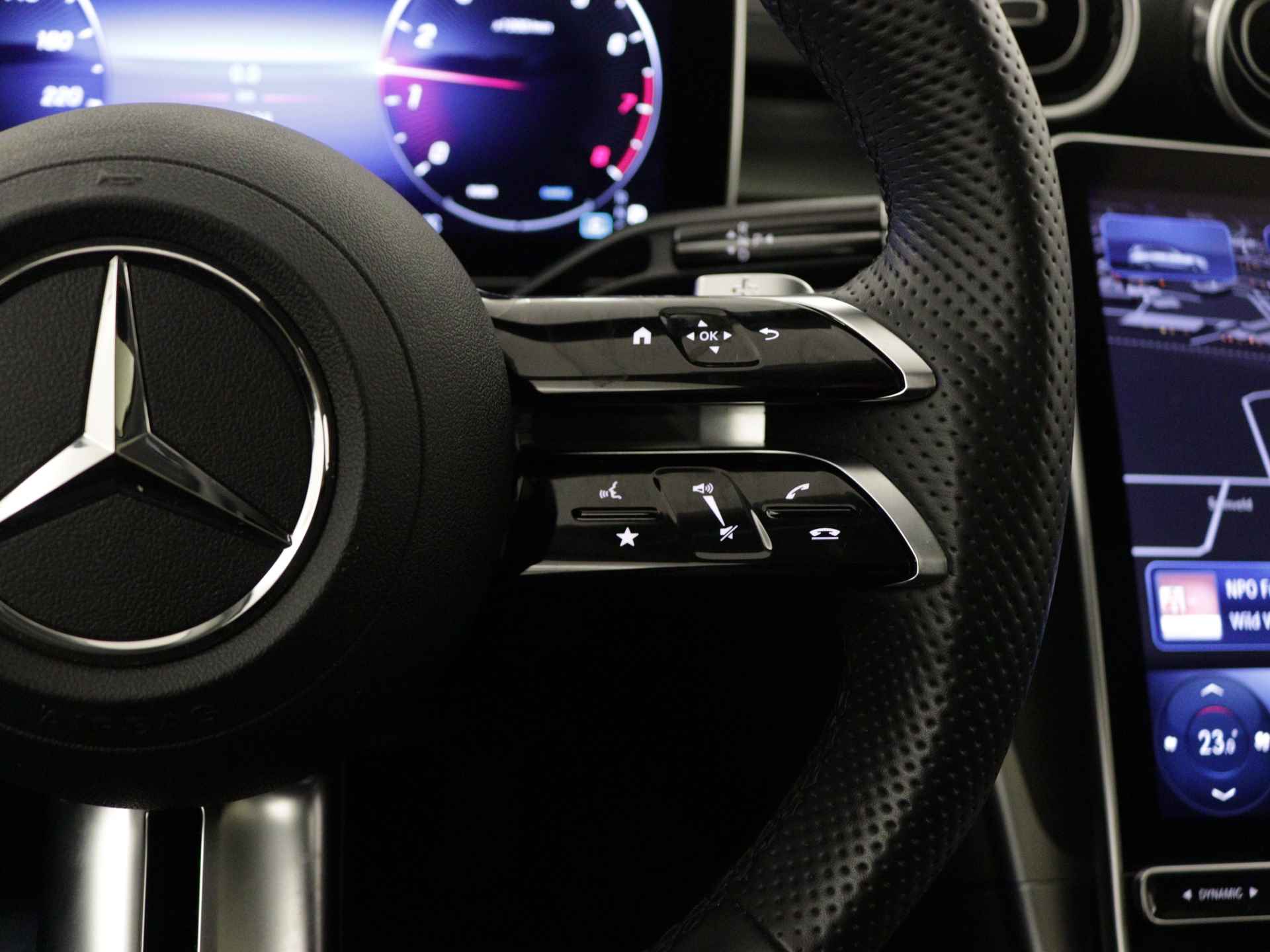 Mercedes-Benz C-Klasse 200 AMG Nightpakket Limited | Panoramadak | Dode Hoek Ass | Sfeerverlichting | Apple CarPlay | DAB | inclusief 24 maanden MB Certified garantie voor europa - 23/44