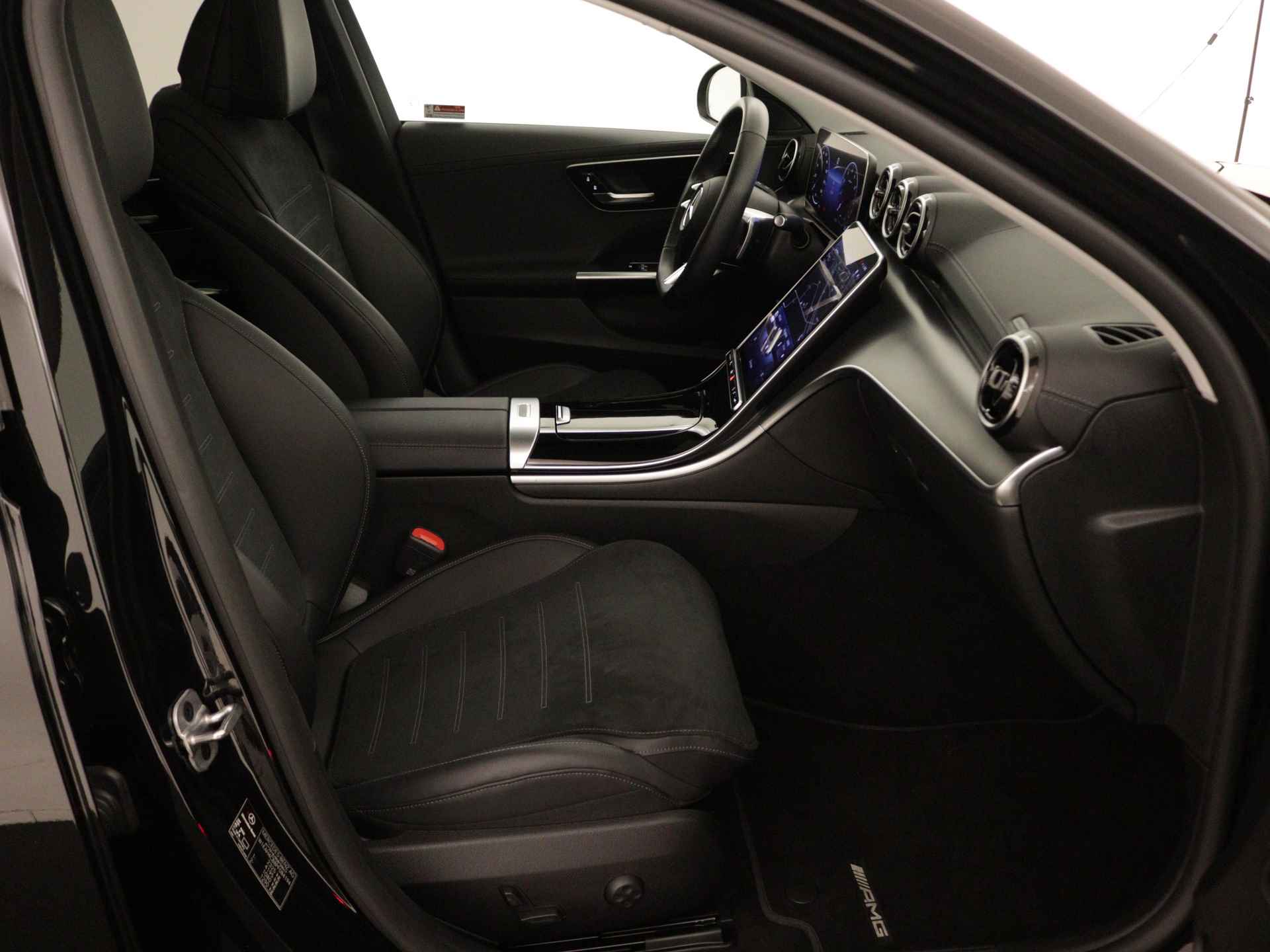 Mercedes-Benz C-Klasse 200 AMG Nightpakket Limited | Panoramadak | Dode Hoek Ass | Sfeerverlichting | Apple CarPlay | DAB | inclusief 24 maanden MB Certified garantie voor europa - 30/44