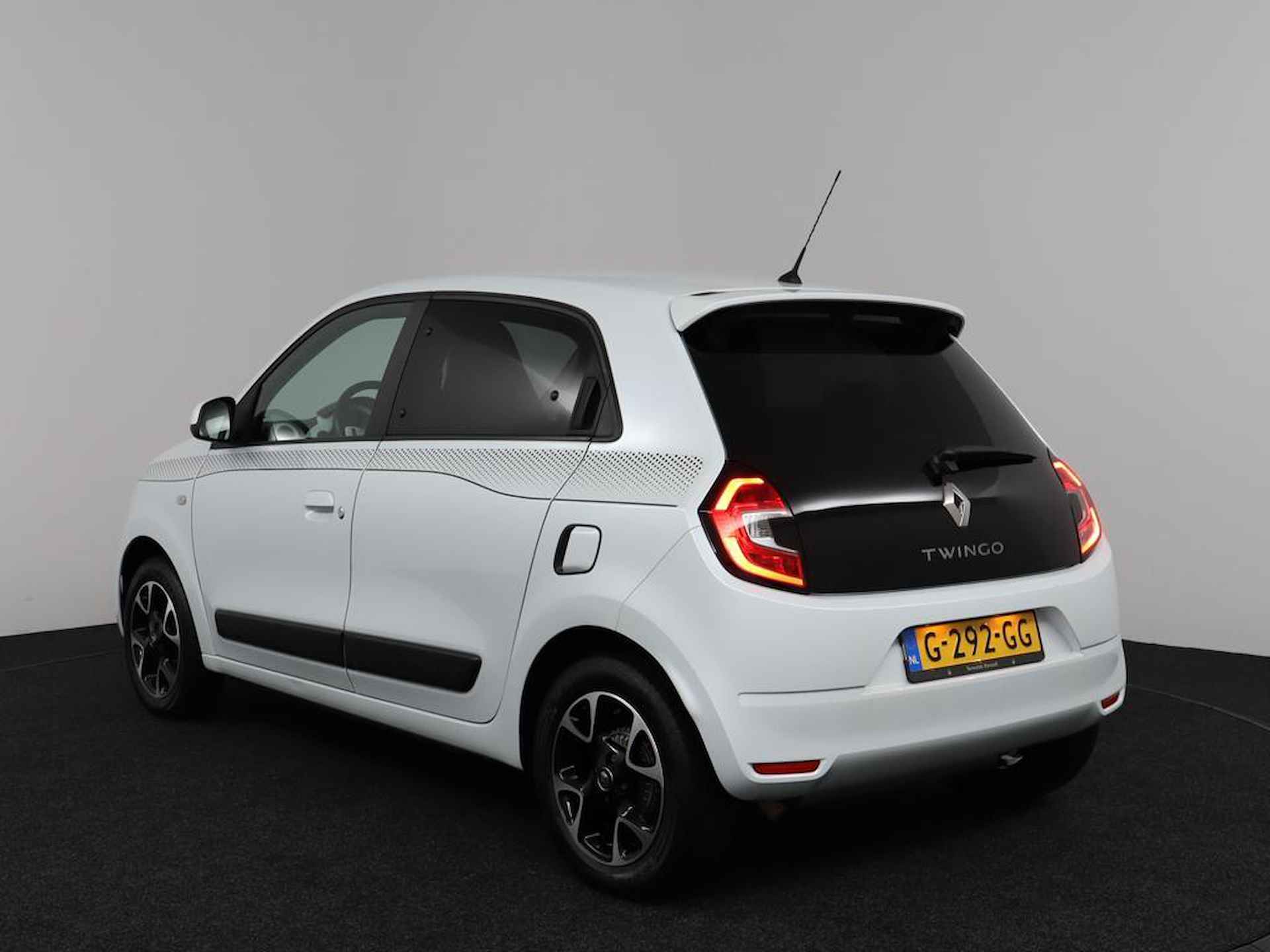 Renault Twingo 1.0 SCe Collection | Eerste Eigenaar | Lichtmetalen Velgen | Parelmoerlak | Apple Carplay / Android Auto NAVIGATIE | Striping Dots | Privacy Glass - 7/44