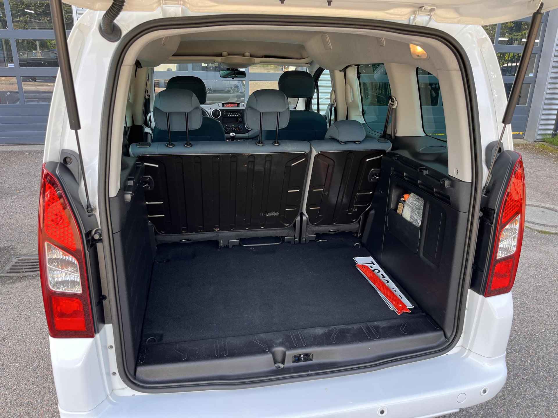 Citroen Berlingo 1.6 VTi Live | Airconditioning | Cruise control | Privacyglass | Parkeersensoren | Trekhaak - 18/19