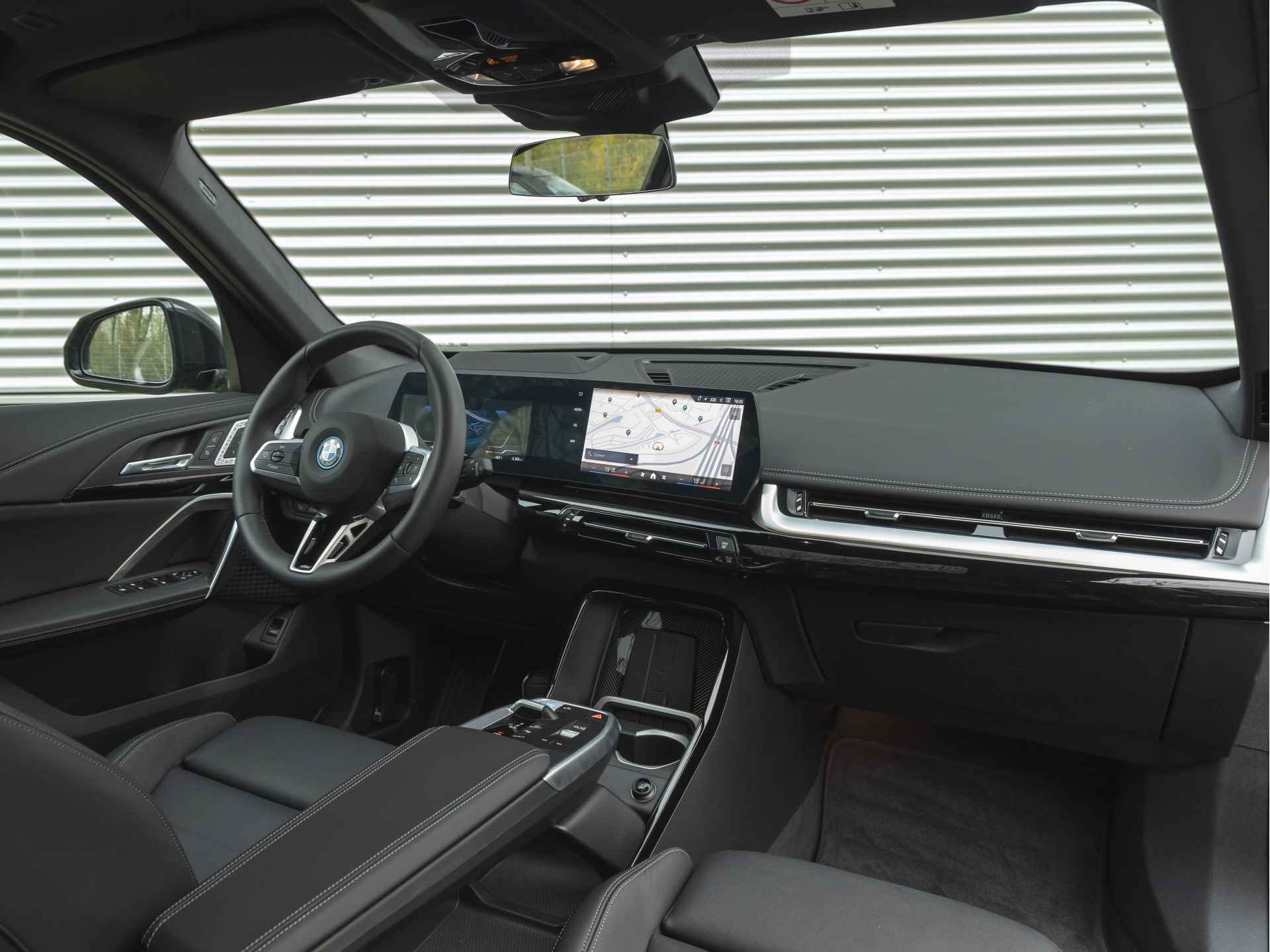 BMW iX1 eDrive20 M-Sport Pro - Pano - Driving Ass - Harman Kardon - Head-Up - Memory - 4/45