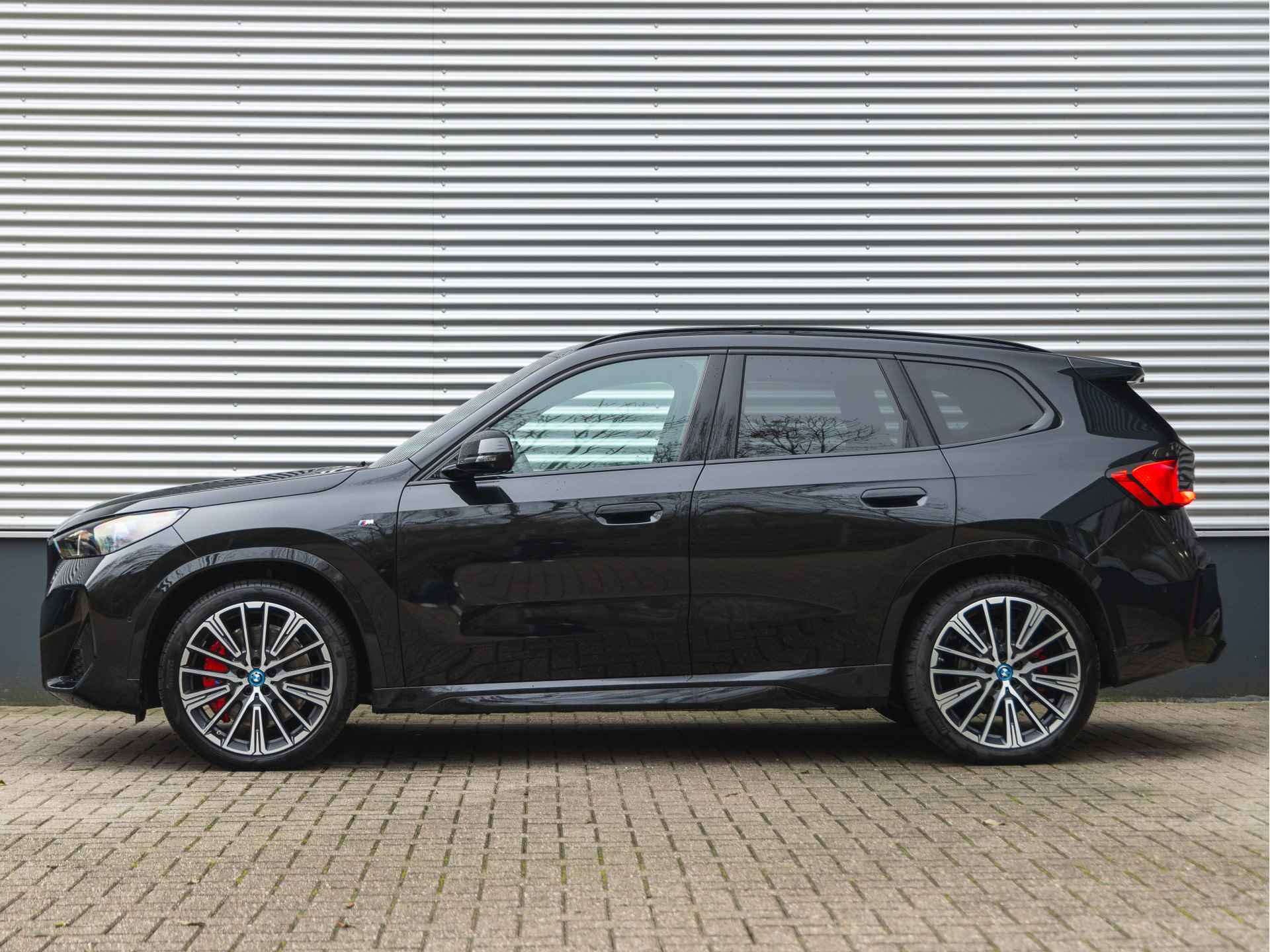 BMW iX1 eDrive20 M-Sport Pro - Pano - Driving Ass - Harman Kardon - Head-Up - Memory - 8/45