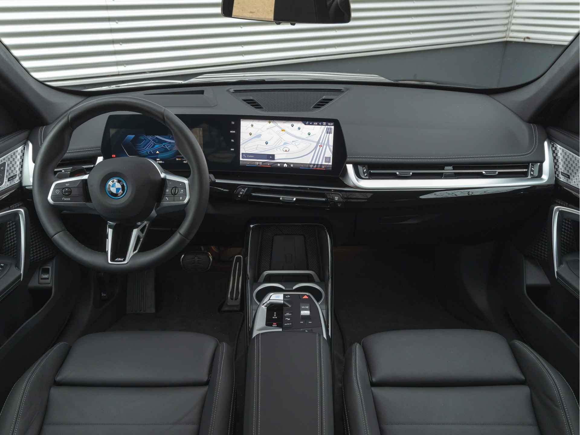 BMW iX1 eDrive20 M-Sport Pro - Pano - Driving Ass - Harman Kardon - Head-Up - Memory - 17/45