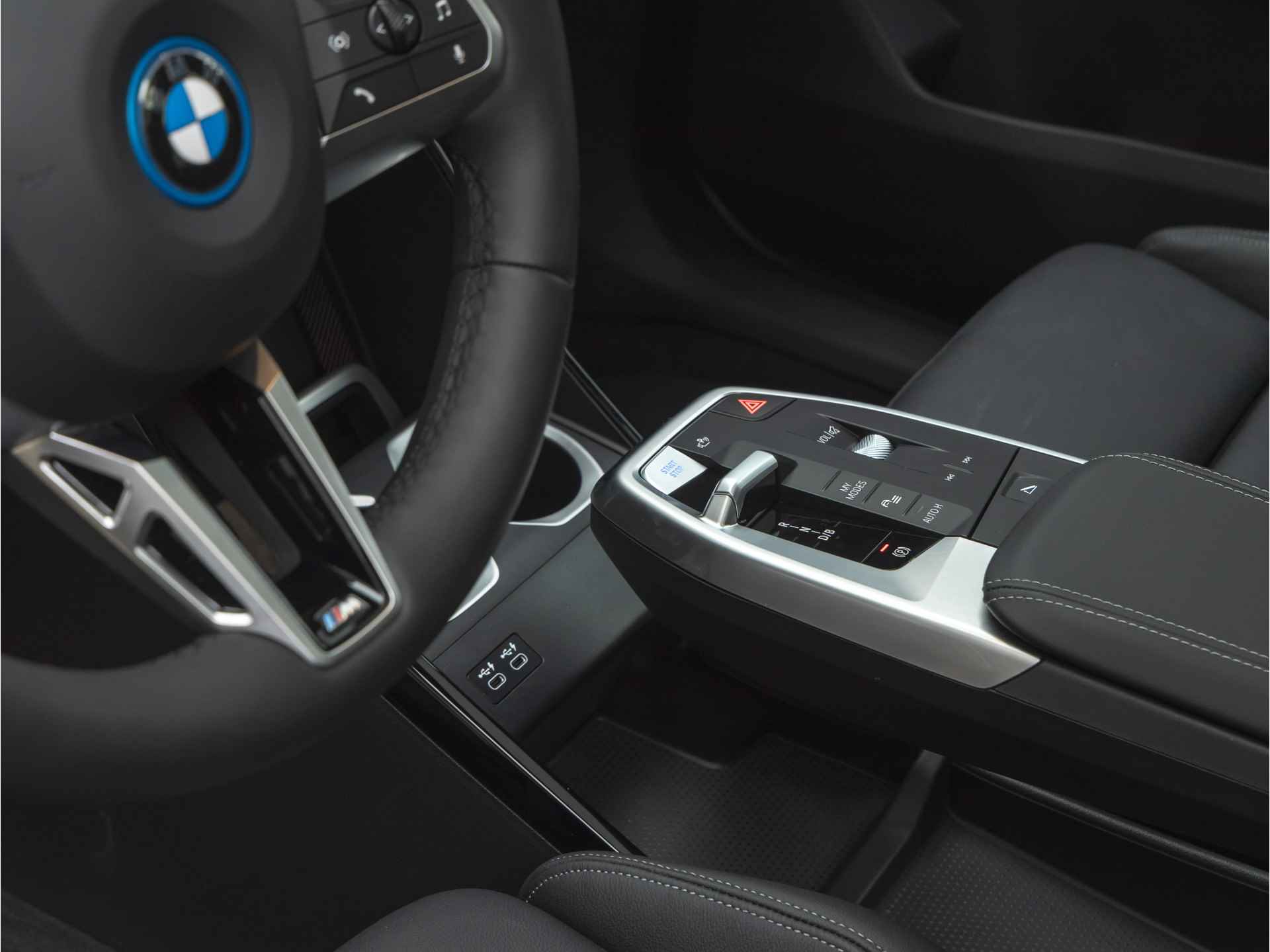 BMW iX1 eDrive20 M-Sport Pro - Pano - Driving Ass - Harman Kardon - Head-Up - Memory - 30/45