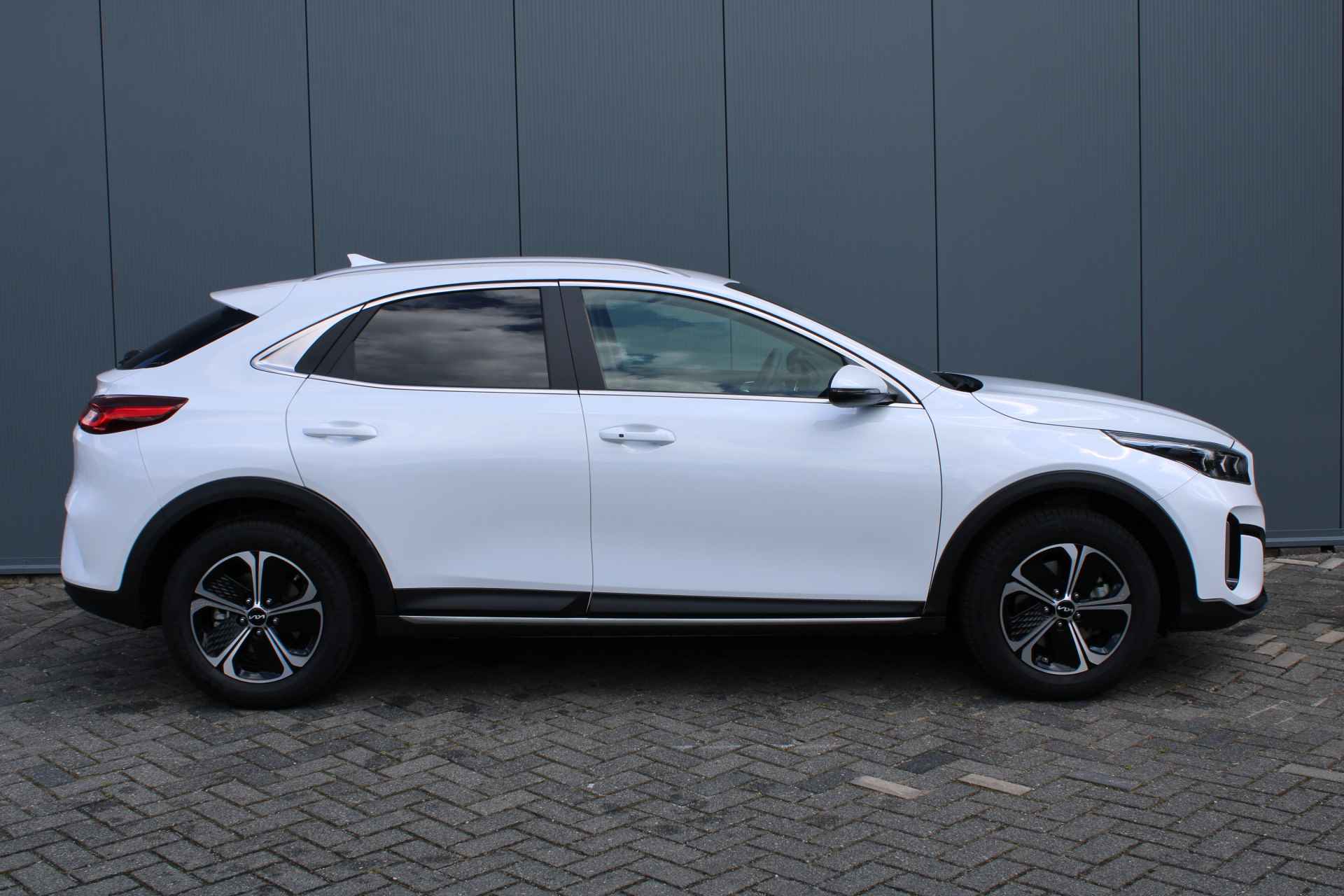 Kia Xceed 1.6 GDI PHEV 140pk DynamicPlusLine Automaat | Led | Leder | Climate | Camera | Keyless | Navigatie | Trekhaak | NL Auto | 16" Li - 3/31