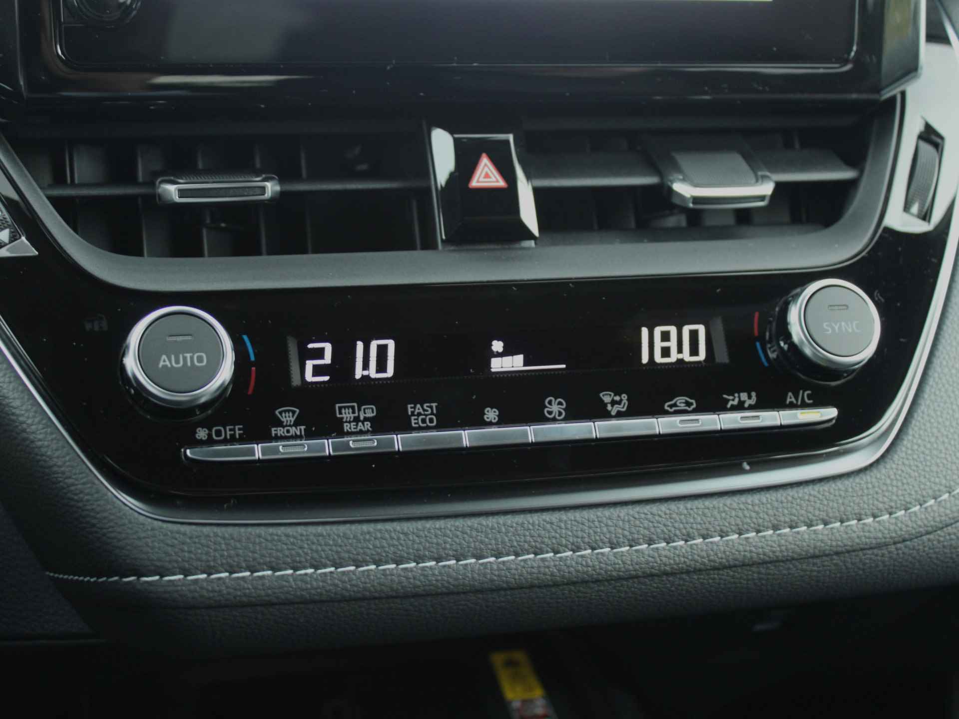 Suzuki Swace 1.8 Hybrid Style, ORG NL, DEMOVOORDEEL, 6 JAAR GARANTIE, Apple Carplay/Android Auto, Adaptieve Cruise Control, Climate Control, Stuur- en Stoelverwarming,  Parkeersensoren voor en achter - 20/32