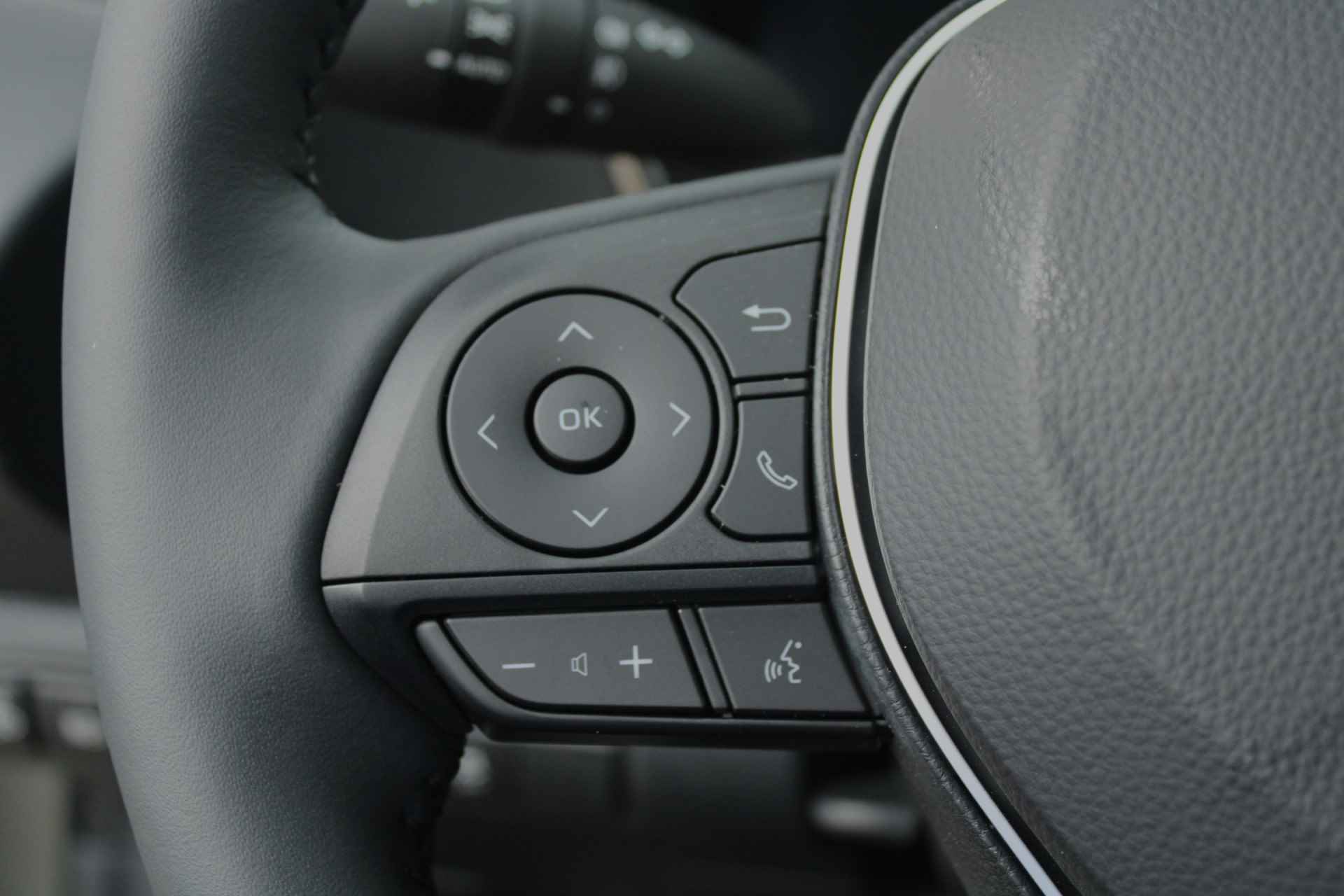 Suzuki Swace 1.8 Hybrid Style, ORG NL, DEMOVOORDEEL, 6 JAAR GARANTIE, Apple Carplay/Android Auto, Adaptieve Cruise Control, Climate Control, Stuur- en Stoelverwarming,  Parkeersensoren voor en achter - 24/32