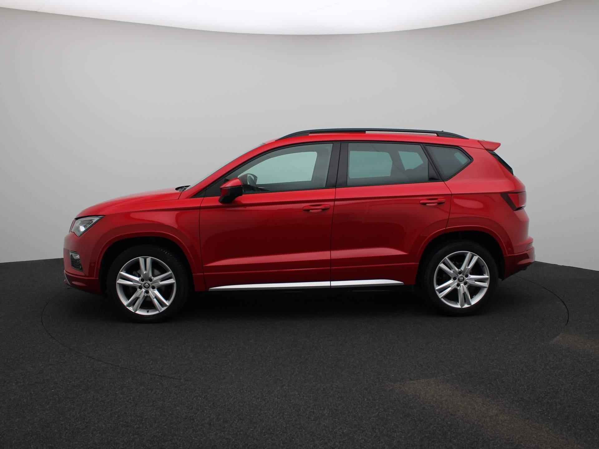 SEAT Ateca 1.5 TSI FR Business Intense 150 PK | LED Koplampen | Navigatie | Rondomzicht Camera | Apple Carplay/Android Auto | Panorama dak | Climate Control | Alcantara bekleding | Keyless-Entry | Privacy Glass | Cruise Control | Parkeersensoren | Lichtmetalen velgen | - 4/43