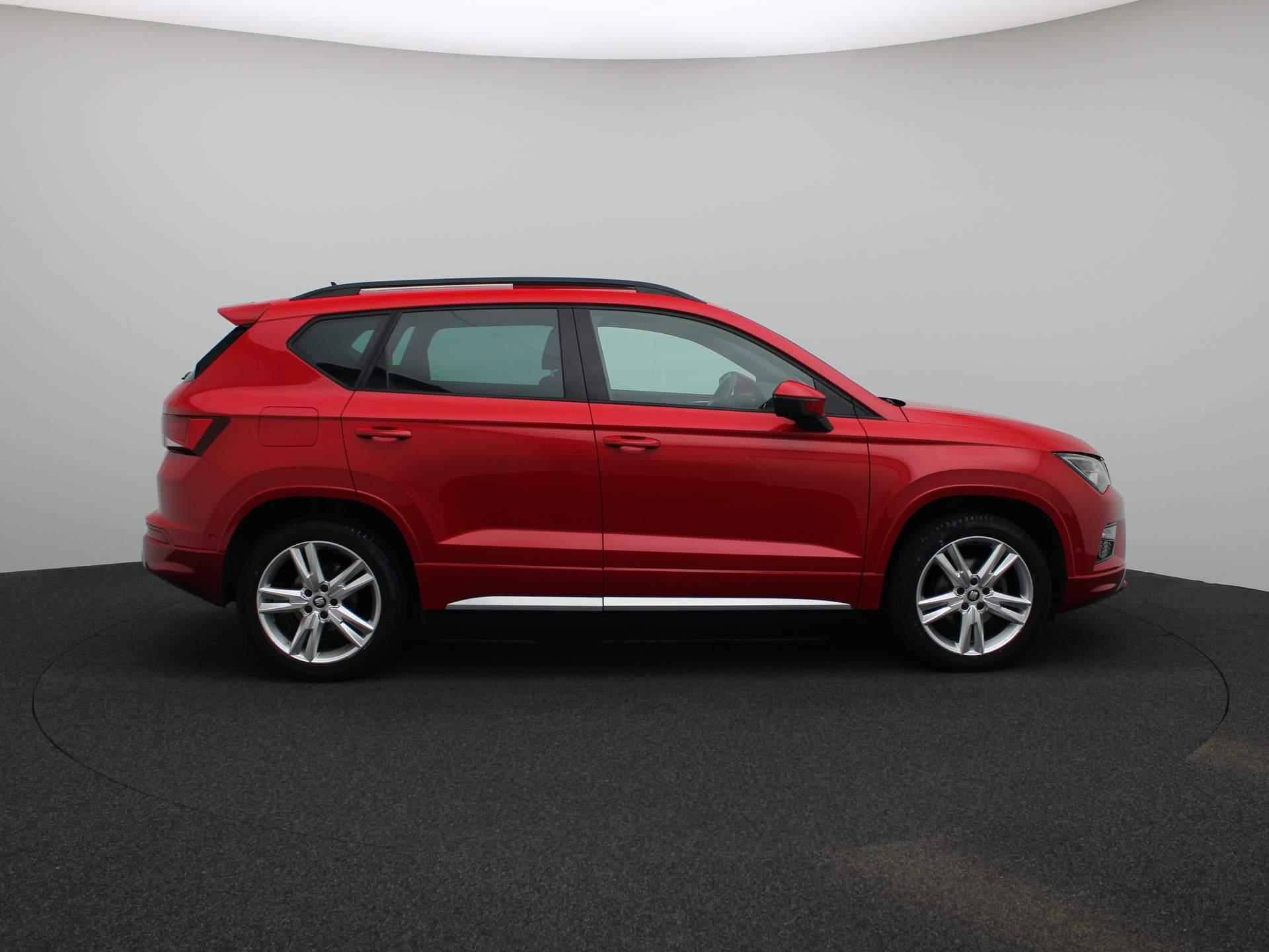 SEAT Ateca 1.5 TSI FR Business Intense 150 PK | LED Koplampen | Navigatie | Rondomzicht Camera | Apple Carplay/Android Auto | Panorama dak | Climate Control | Alcantara bekleding | Keyless-Entry | Privacy Glass | Cruise Control | Parkeersensoren | Lichtmetalen velgen | - 6/43