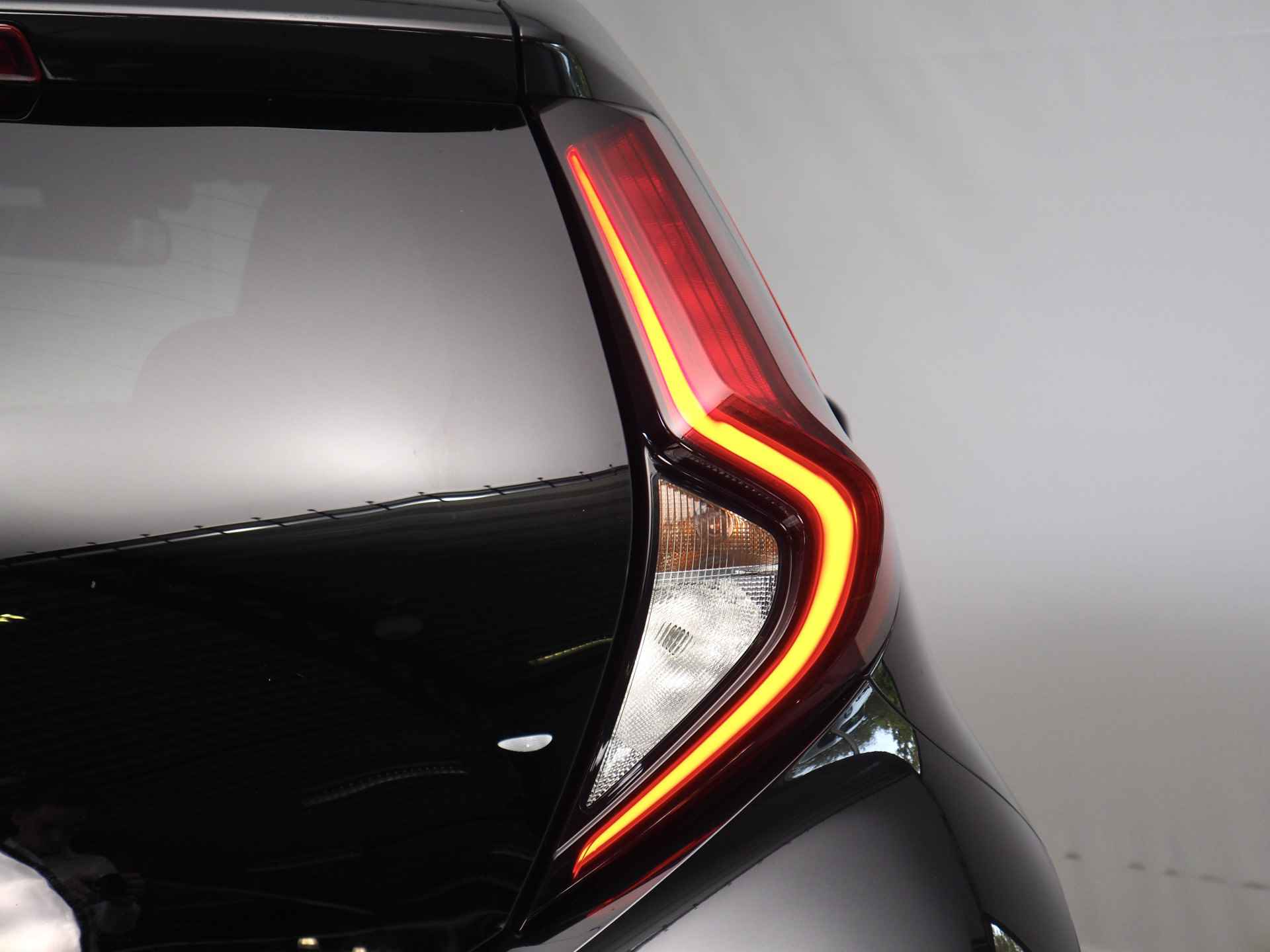 Toyota Aygo X 1.0 VVT-i MT envy | JBL | Noodremfunctie (fietsers/ voetgangers) | Adaptive Cruise Control | Lane Assist | Apple CarPlay/ Android Auto | Achteruitrijcamera | Grootlichtassistent - 9/37