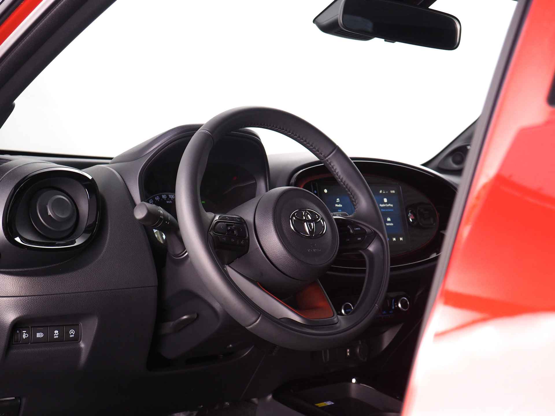 Toyota Aygo X 1.0 VVT-i MT envy | JBL | Noodremfunctie (fietsers/ voetgangers) | Adaptive Cruise Control | Lane Assist | Apple CarPlay/ Android Auto | Achteruitrijcamera | Grootlichtassistent - 16/37