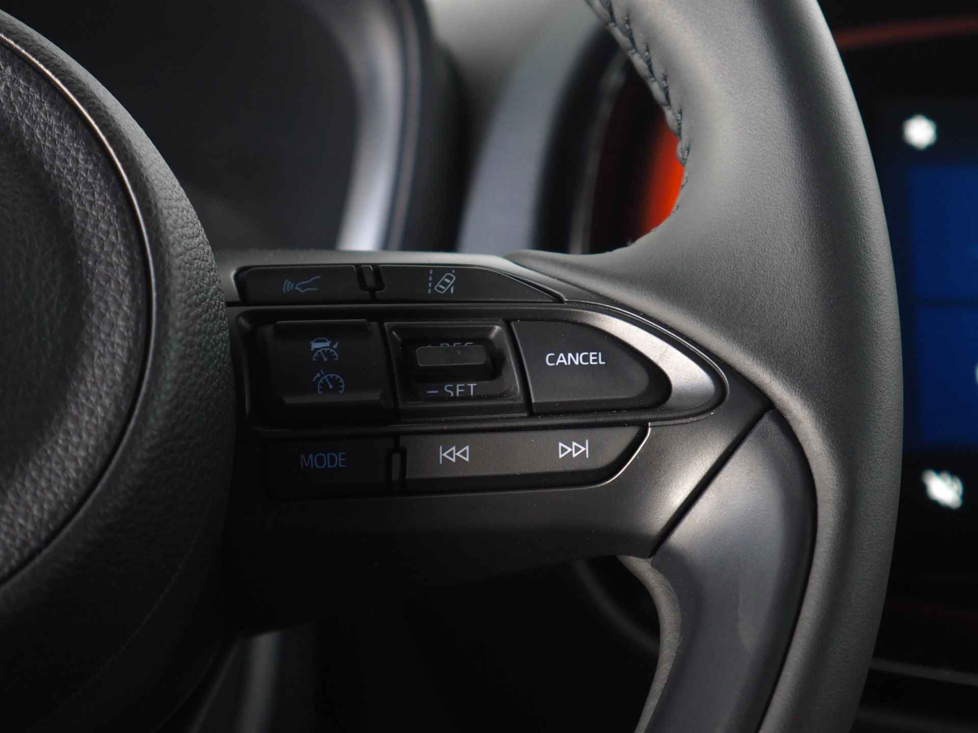 Toyota Aygo X 1.0 VVT-i MT envy | JBL | Noodremfunctie (fietsers/ voetgangers) | Adaptive Cruise Control | Lane Assist | Apple CarPlay/ Android Auto | Achteruitrijcamera | Grootlichtassistent - 17/37