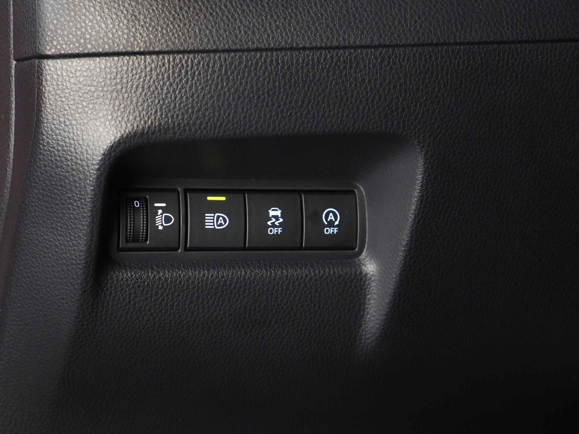 Toyota Aygo X 1.0 VVT-i MT envy | JBL | Noodremfunctie (fietsers/ voetgangers) | Adaptive Cruise Control | Lane Assist | Apple CarPlay/ Android Auto | Achteruitrijcamera | Grootlichtassistent - 19/37