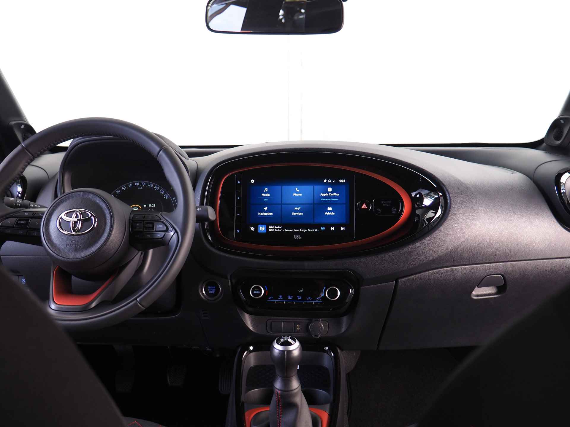 Toyota Aygo X 1.0 VVT-i MT envy | JBL | Noodremfunctie (fietsers/ voetgangers) | Adaptive Cruise Control | Lane Assist | Apple CarPlay/ Android Auto | Achteruitrijcamera | Grootlichtassistent - 21/37