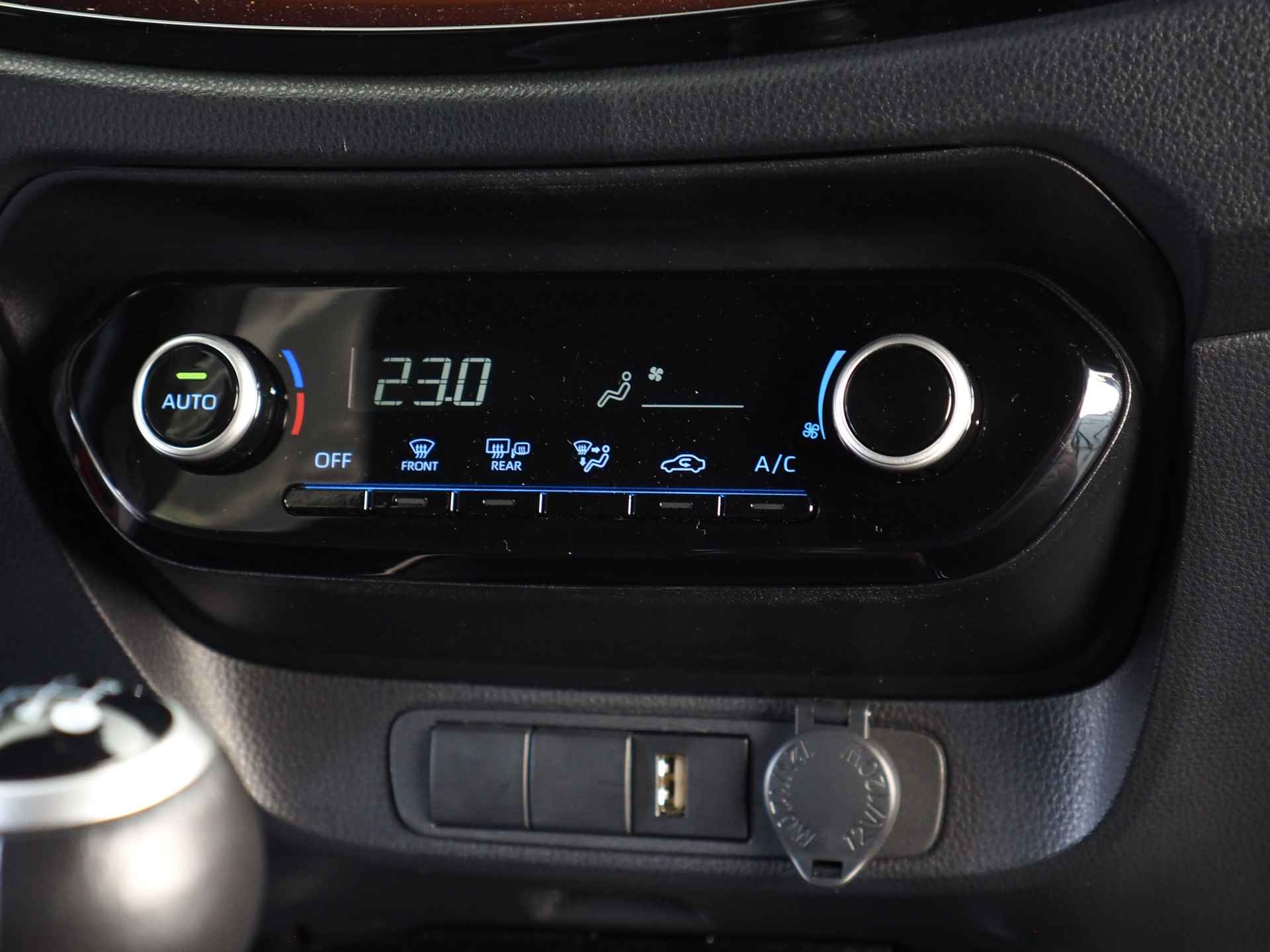 Toyota Aygo X 1.0 VVT-i MT envy | JBL | Noodremfunctie (fietsers/ voetgangers) | Adaptive Cruise Control | Lane Assist | Apple CarPlay/ Android Auto | Achteruitrijcamera | Grootlichtassistent - 22/37