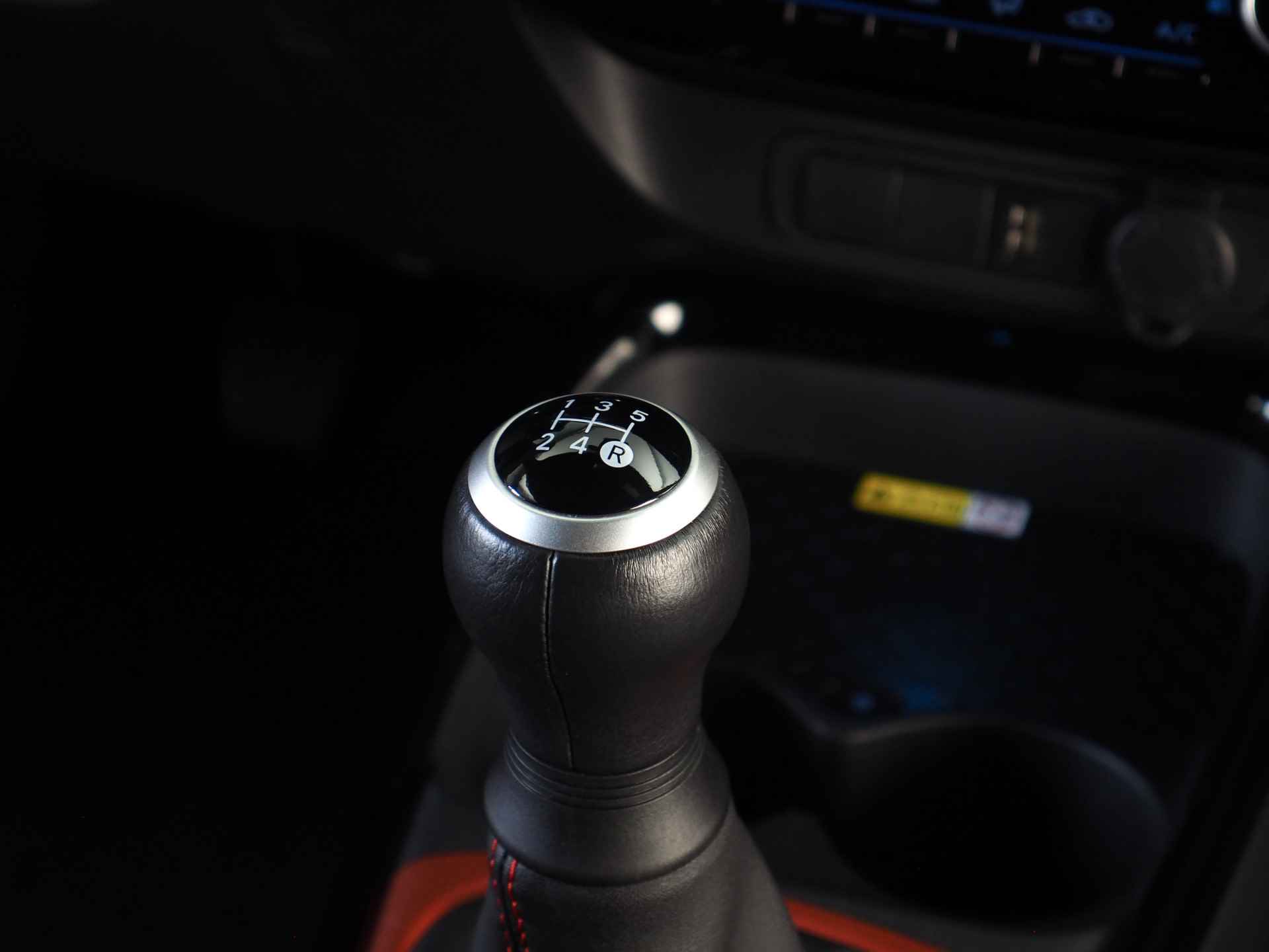 Toyota Aygo X 1.0 VVT-i MT envy | JBL | Noodremfunctie (fietsers/ voetgangers) | Adaptive Cruise Control | Lane Assist | Apple CarPlay/ Android Auto | Achteruitrijcamera | Grootlichtassistent - 23/37