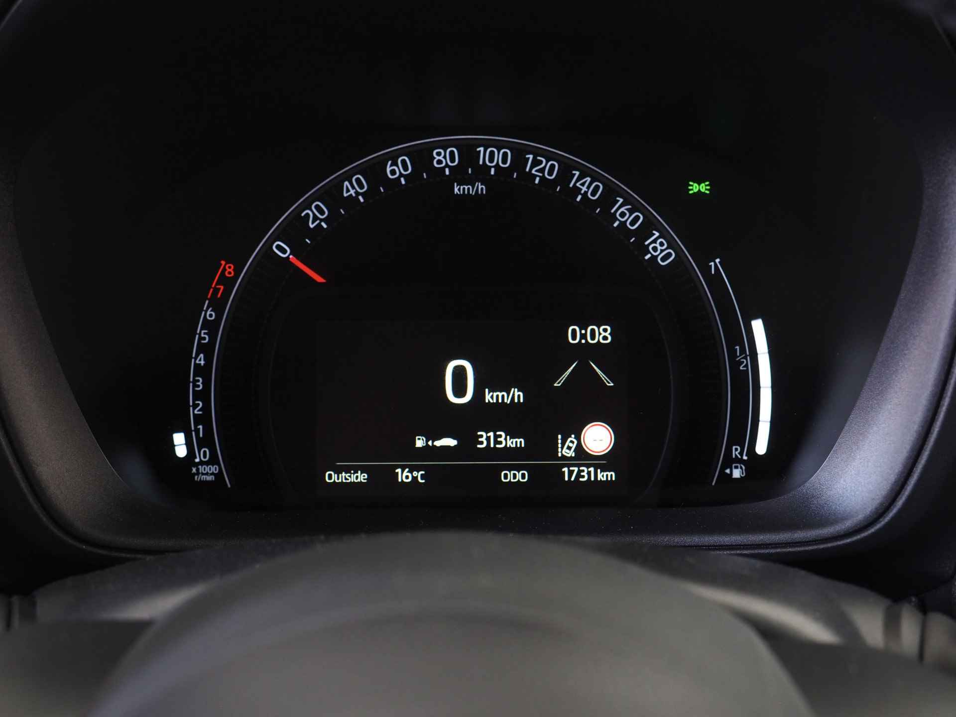Toyota Aygo X 1.0 VVT-i MT envy | JBL | Noodremfunctie (fietsers/ voetgangers) | Adaptive Cruise Control | Lane Assist | Apple CarPlay/ Android Auto | Achteruitrijcamera | Grootlichtassistent - 30/37