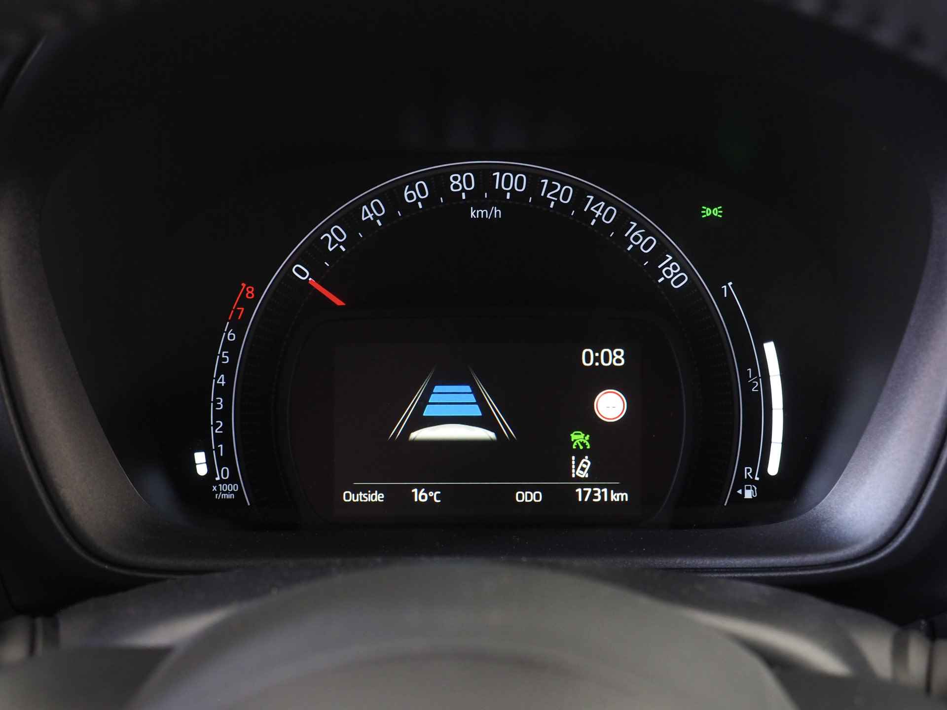 Toyota Aygo X 1.0 VVT-i MT envy | JBL | Noodremfunctie (fietsers/ voetgangers) | Adaptive Cruise Control | Lane Assist | Apple CarPlay/ Android Auto | Achteruitrijcamera | Grootlichtassistent - 31/37