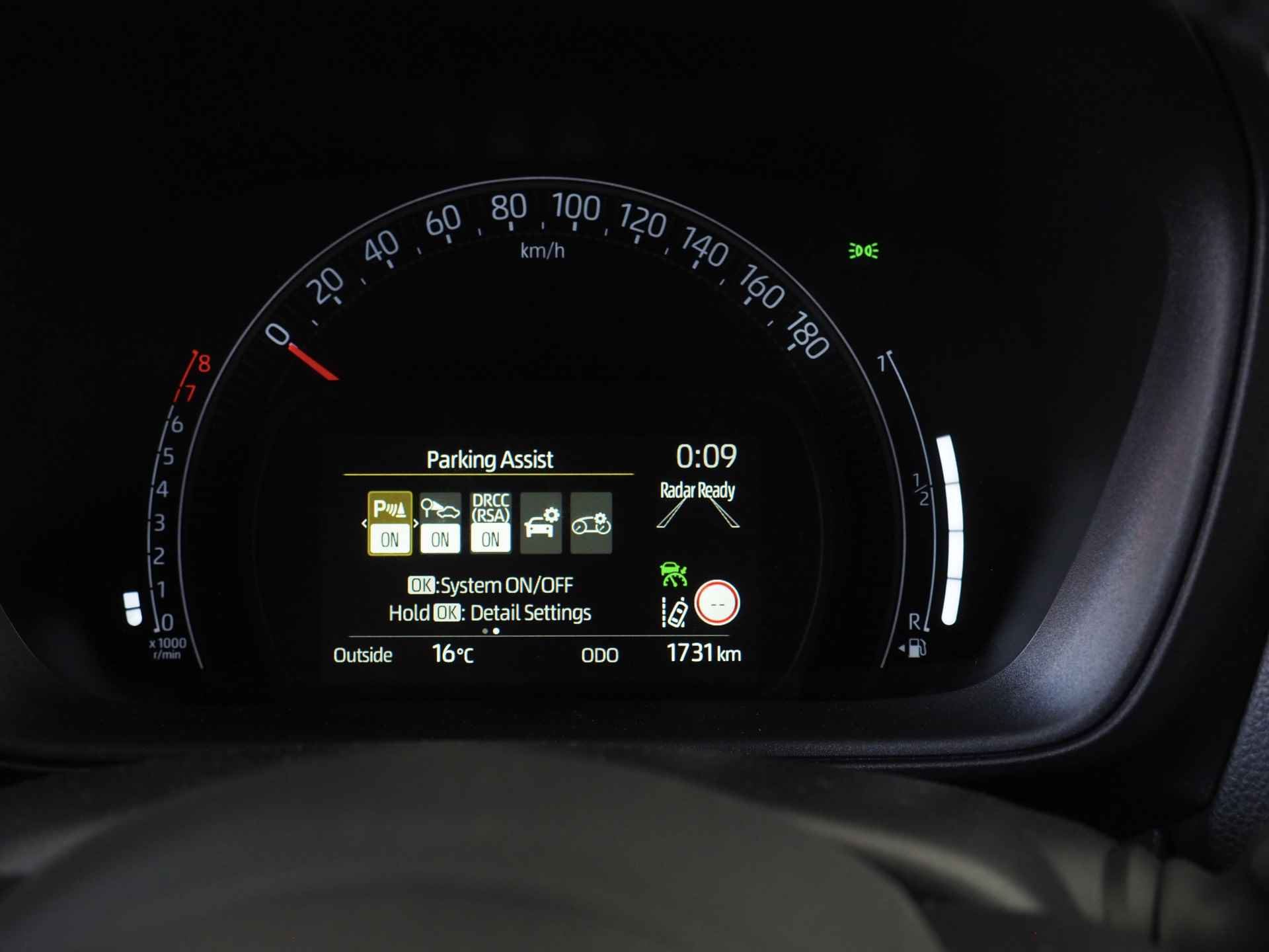 Toyota Aygo X 1.0 VVT-i MT envy | JBL | Noodremfunctie (fietsers/ voetgangers) | Adaptive Cruise Control | Lane Assist | Apple CarPlay/ Android Auto | Achteruitrijcamera | Grootlichtassistent - 33/37