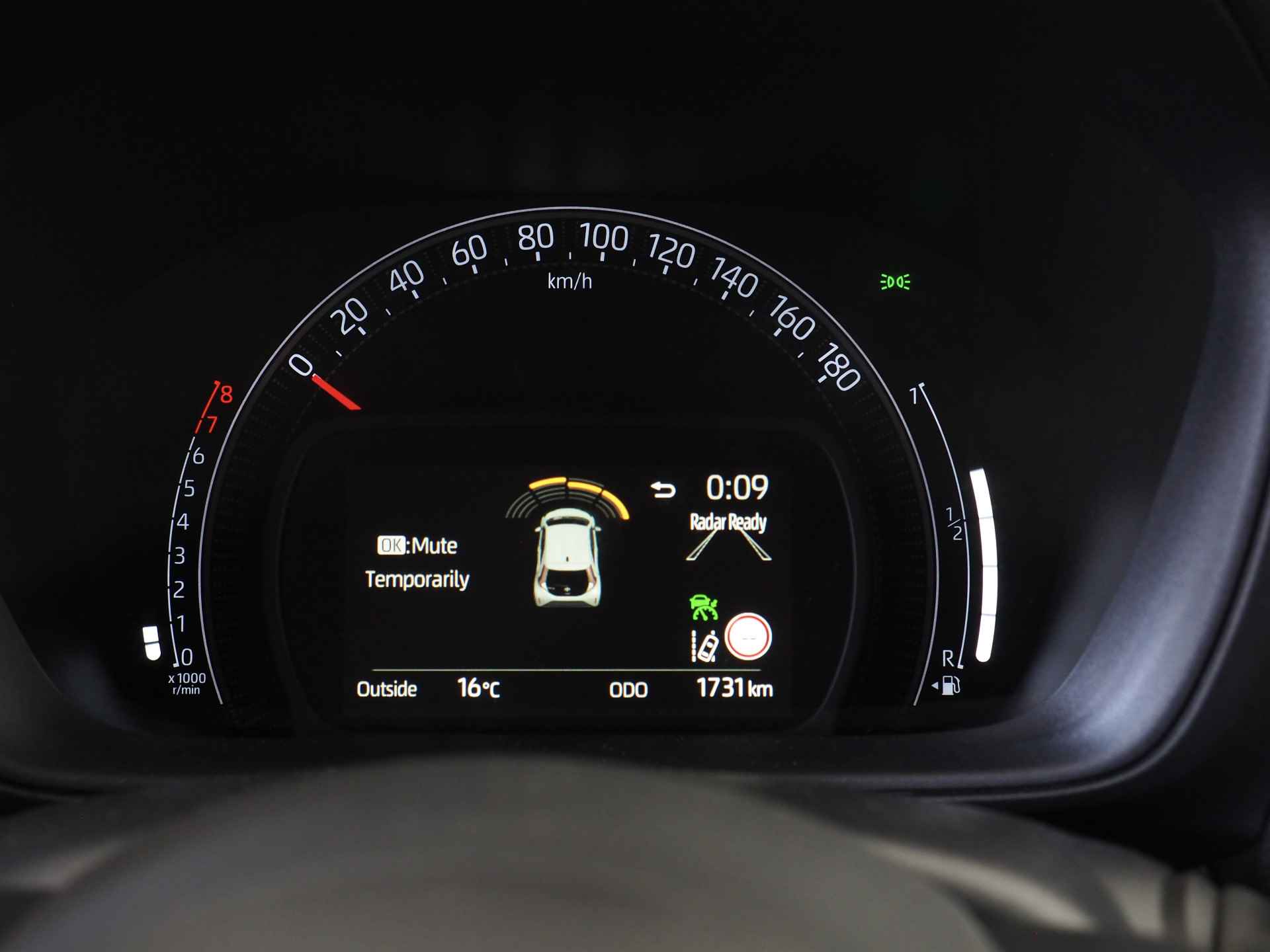 Toyota Aygo X 1.0 VVT-i MT envy | JBL | Noodremfunctie (fietsers/ voetgangers) | Adaptive Cruise Control | Lane Assist | Apple CarPlay/ Android Auto | Achteruitrijcamera | Grootlichtassistent - 35/37