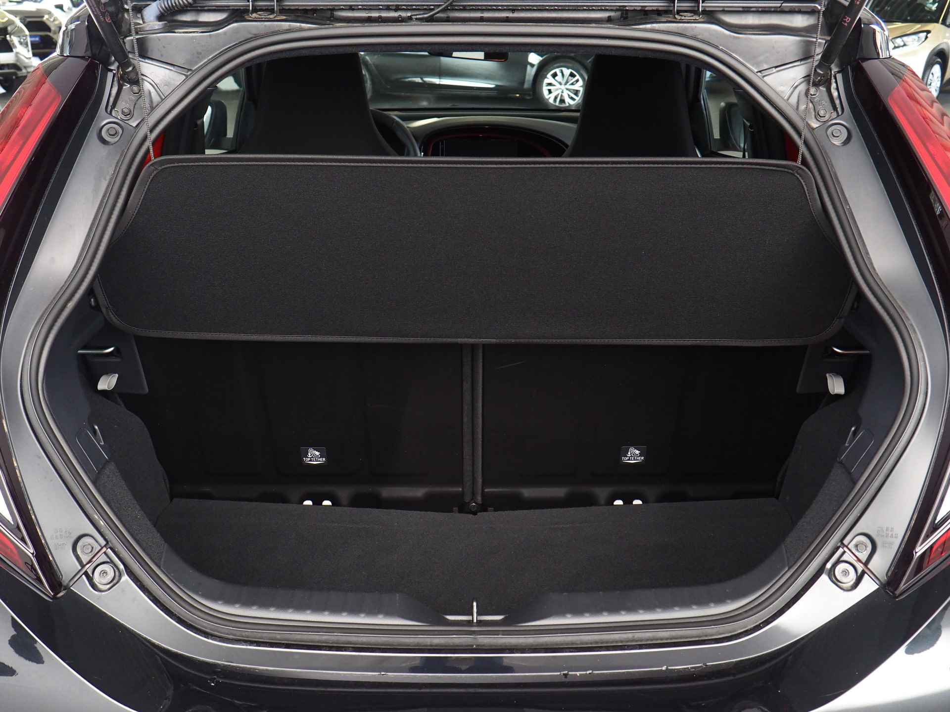 Toyota Aygo X 1.0 VVT-i MT envy | JBL | Noodremfunctie (fietsers/ voetgangers) | Adaptive Cruise Control | Lane Assist | Apple CarPlay/ Android Auto | Achteruitrijcamera | Grootlichtassistent - 36/37