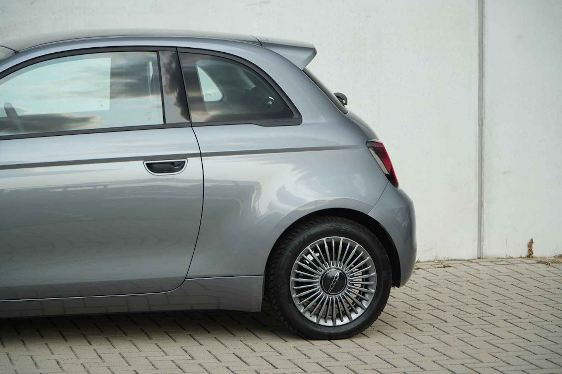 Fiat 500e Icon 42KWH | LED | Navi | Carplay | Comfort | BTW | 16" - 12/33