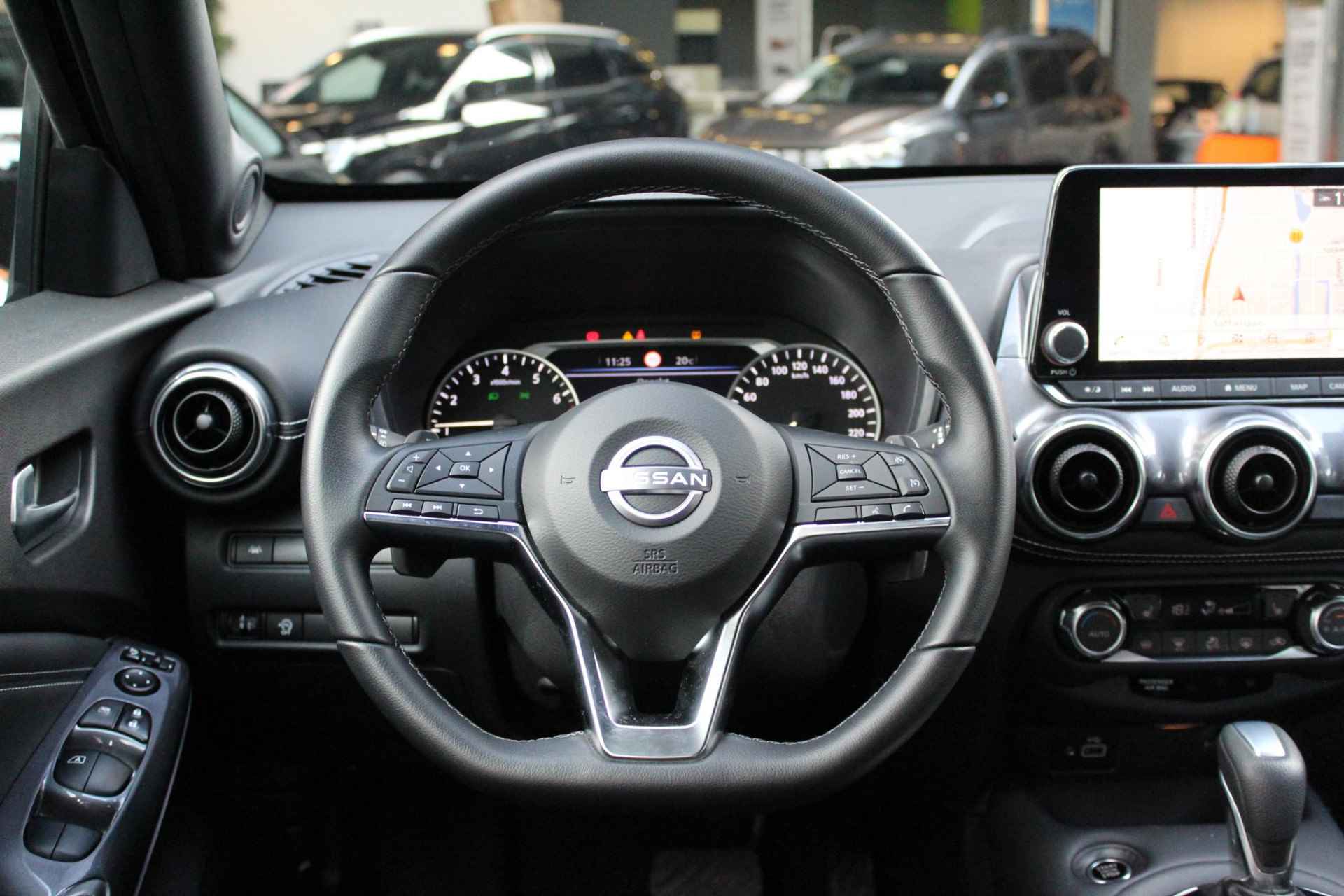 Nissan Juke 1.6 Hybrid N-Connecta 9.800KM / NAVI / CAMERA / PDC / STOELV. / STUURV. / VOORRUITV. / CRUISE / CLIMATE / ALL-SEASON / 17'' - 22/51