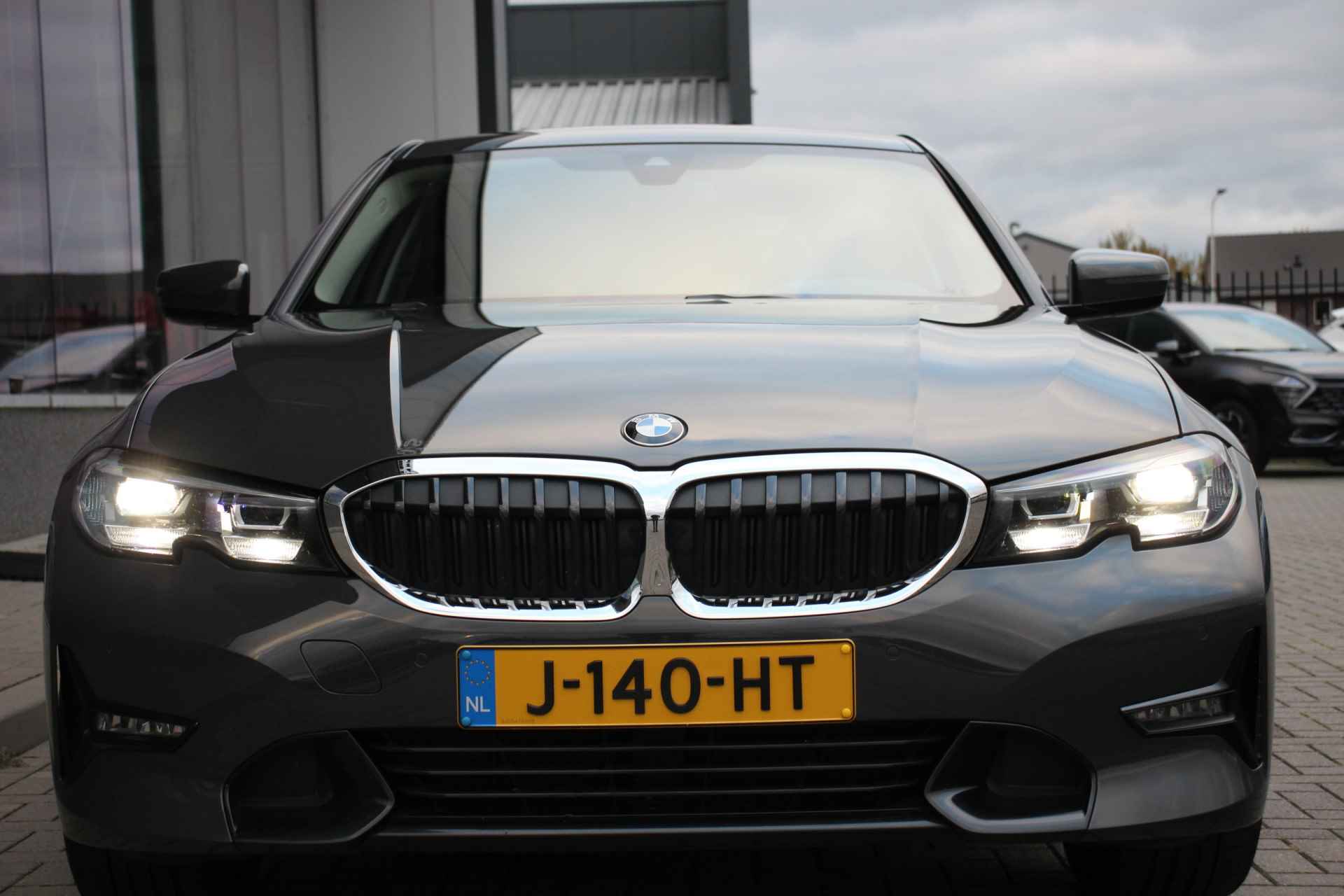 BMW 3 Serie 318i Executive Edition | Sportstoelen | Camera - 4/33