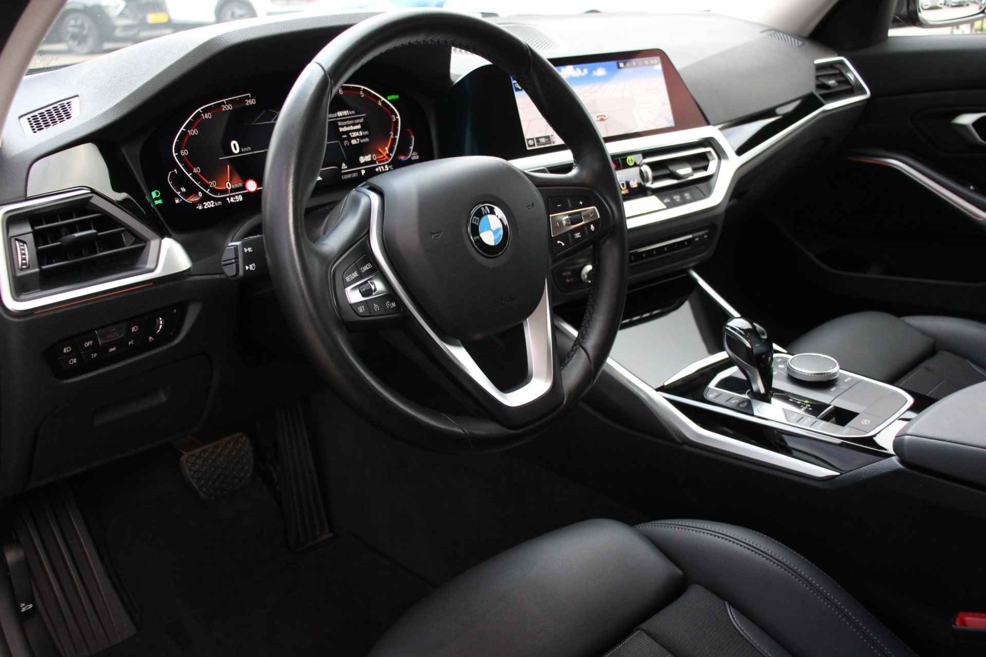 BMW 3 Serie 318i Executive Edition | Sportstoelen | Camera - 11/33