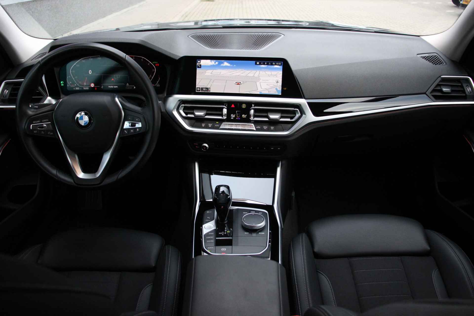 BMW 3 Serie 318i Executive Edition | Sportstoelen | Camera - 12/33