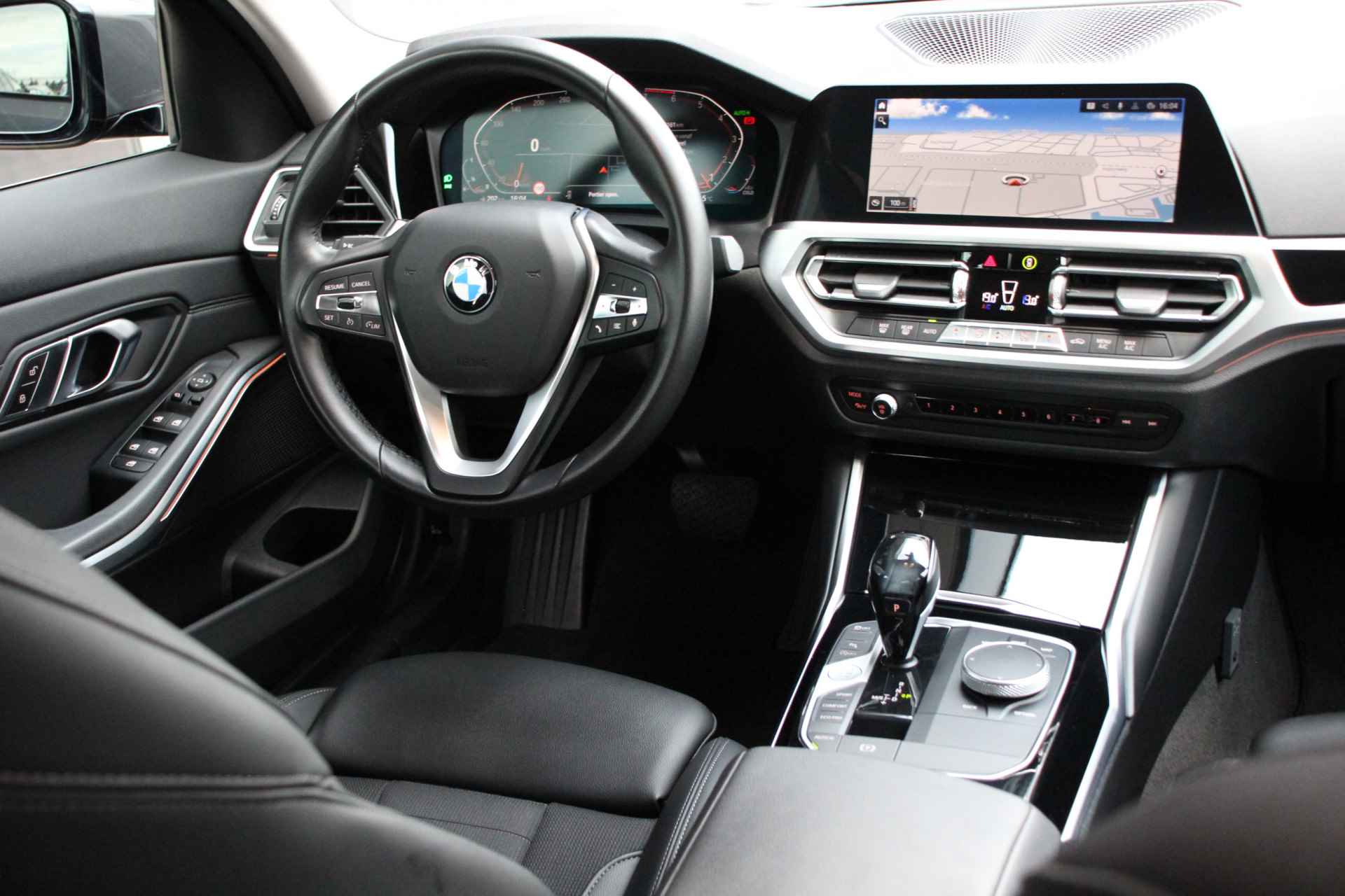 BMW 3 Serie 318i Executive Edition | Sportstoelen | Camera - 13/33