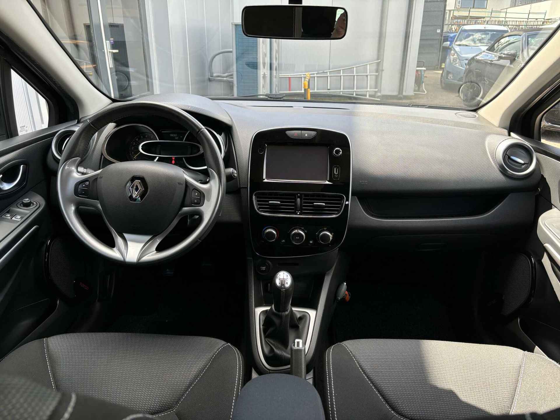 Renault Clio Estate 0.9 TCe Night&Day | NAVI | PDC | LM-velgen - 29/30