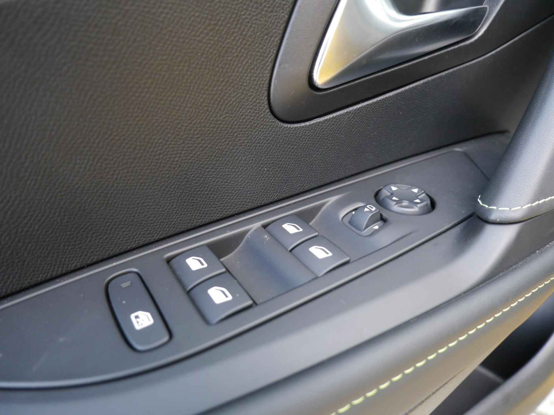 Peugeot e-208 EV GT 100kW 1-fase 50 kWh 12% Bijtelling| Camera| Navigatie | 17" velgen - 38/51