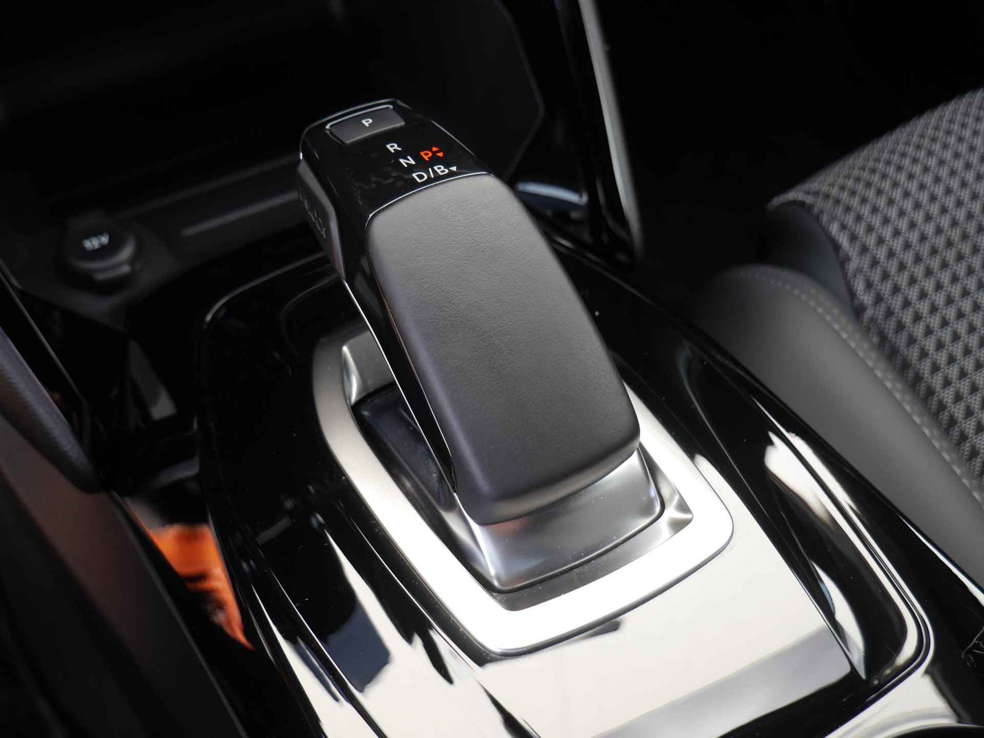 Peugeot e-208 EV GT 100kW 1-fase 50 kWh 12% Bijtelling| Camera| Navigatie | 17" velgen - 41/51