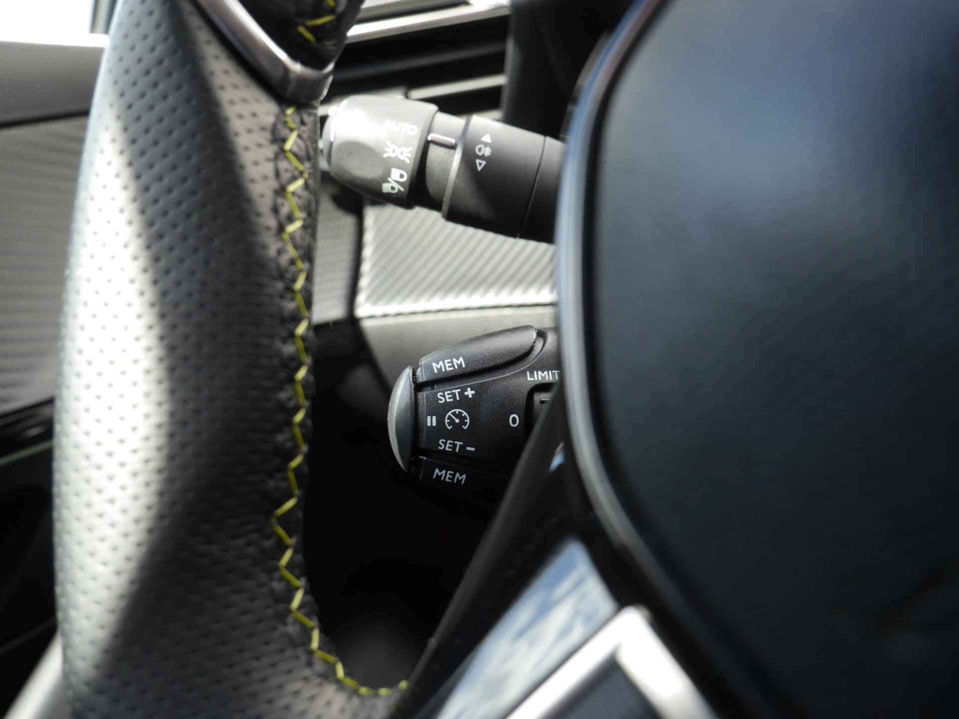Peugeot e-208 EV GT 100kW 1-fase 50 kWh 12% Bijtelling| Camera| Navigatie | 17" velgen - 44/51