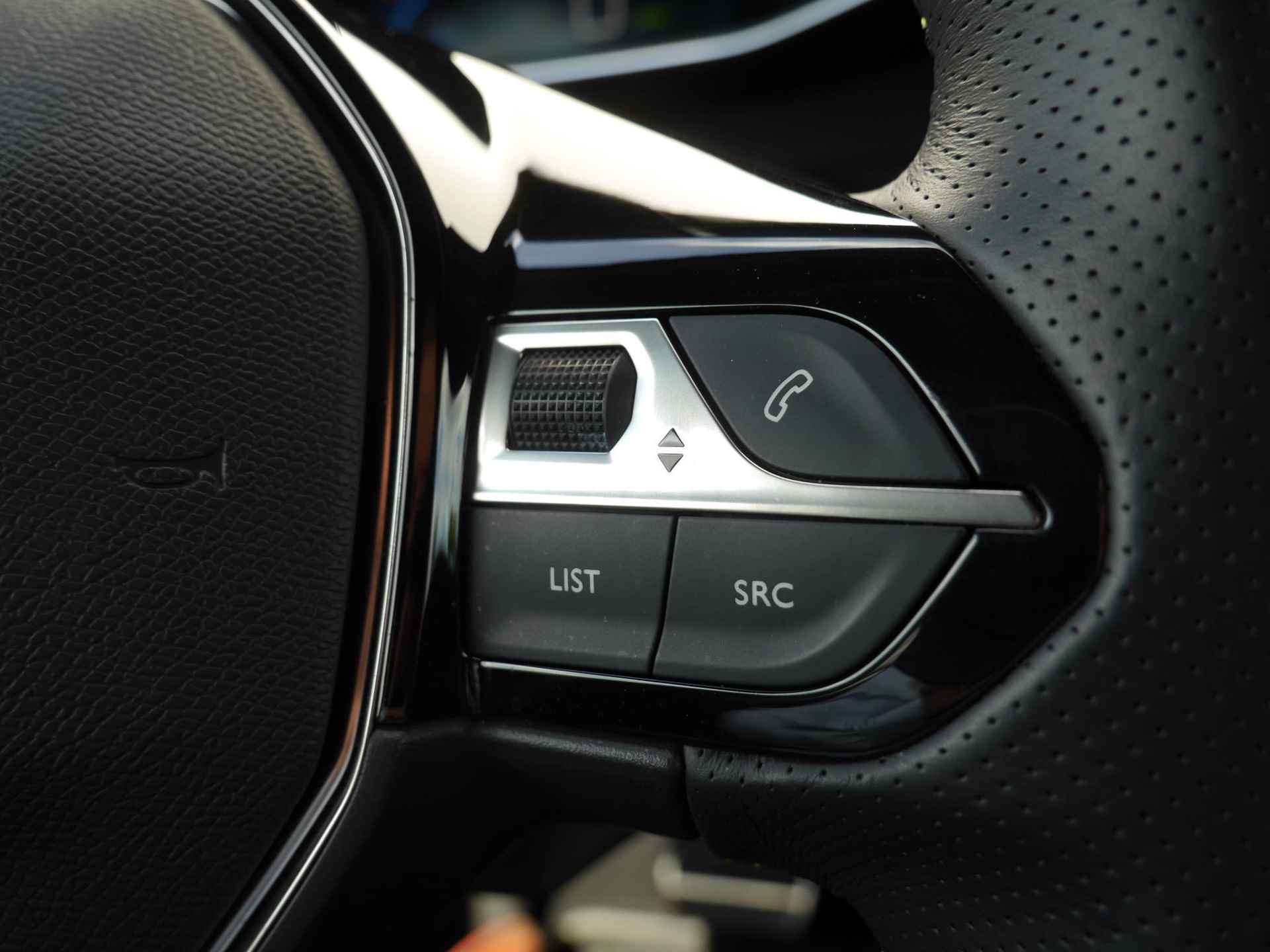 Peugeot e-208 EV GT 100kW 1-fase 50 kWh 12% Bijtelling| Camera| Navigatie | 17" velgen - 46/51