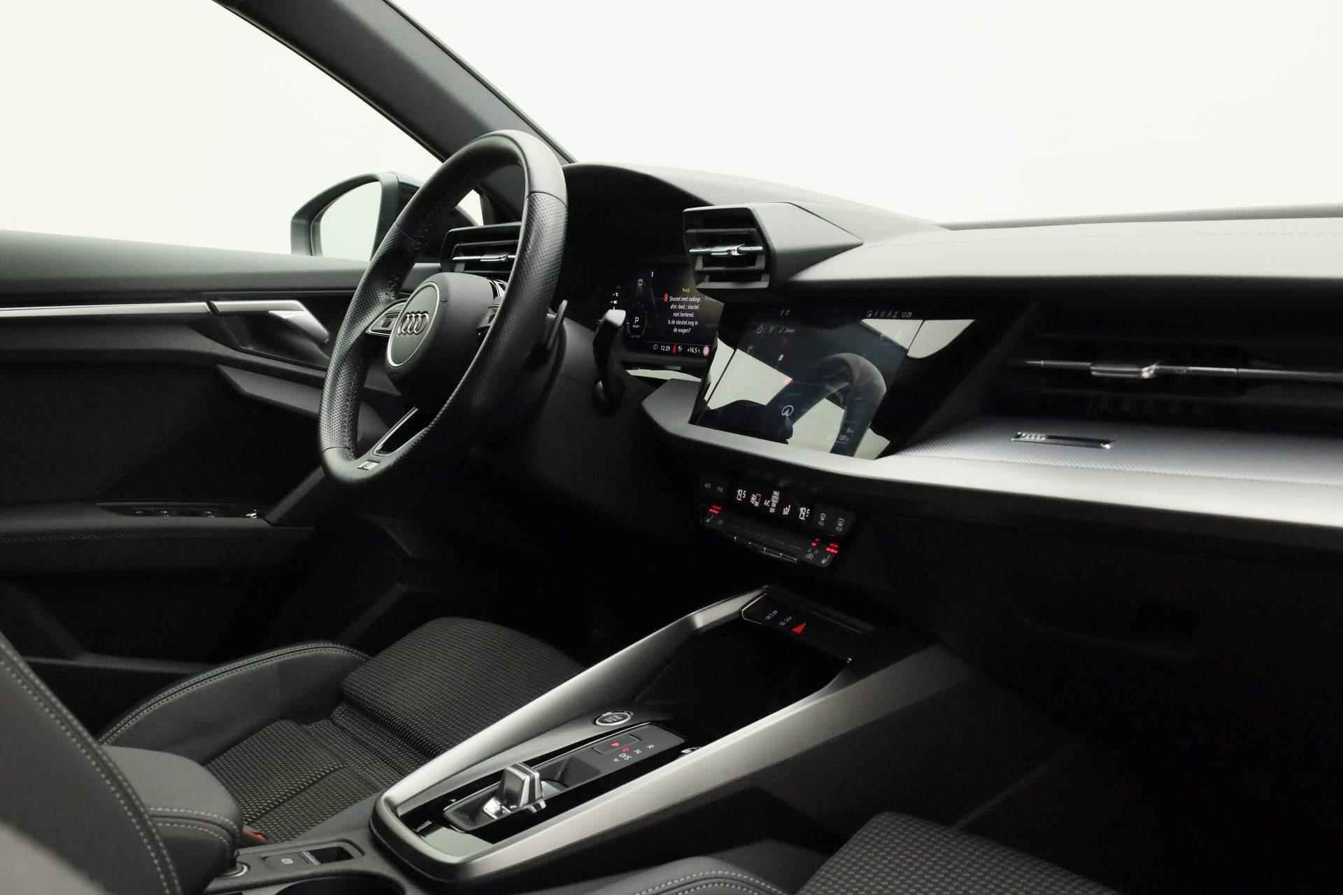 Audi A3 Sportback 35 TFSI S edition | Pano | Stoelverwarming | Parkeersensoren achter | ACC - 38/41
