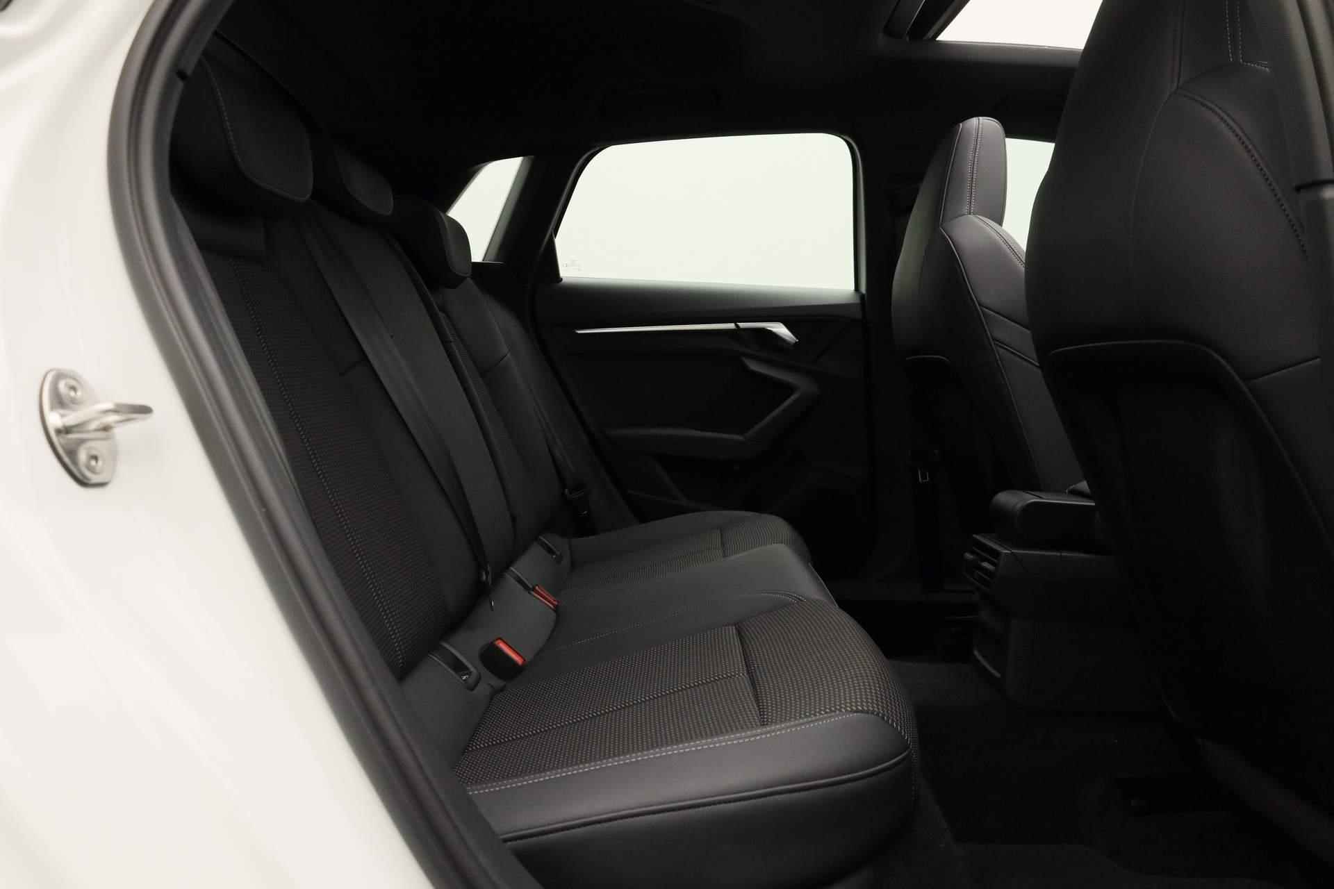 Audi A3 Sportback 35 TFSI S edition | Pano | Stoelverwarming | Parkeersensoren achter | ACC - 39/41