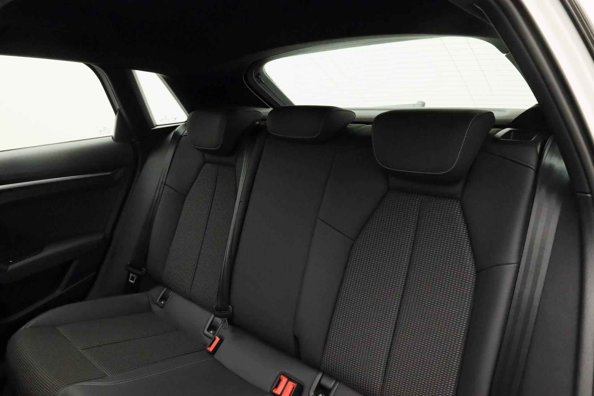 Audi A3 Sportback 35 TFSI S edition | Pano | Stoelverwarming | Parkeersensoren achter | ACC - 40/41