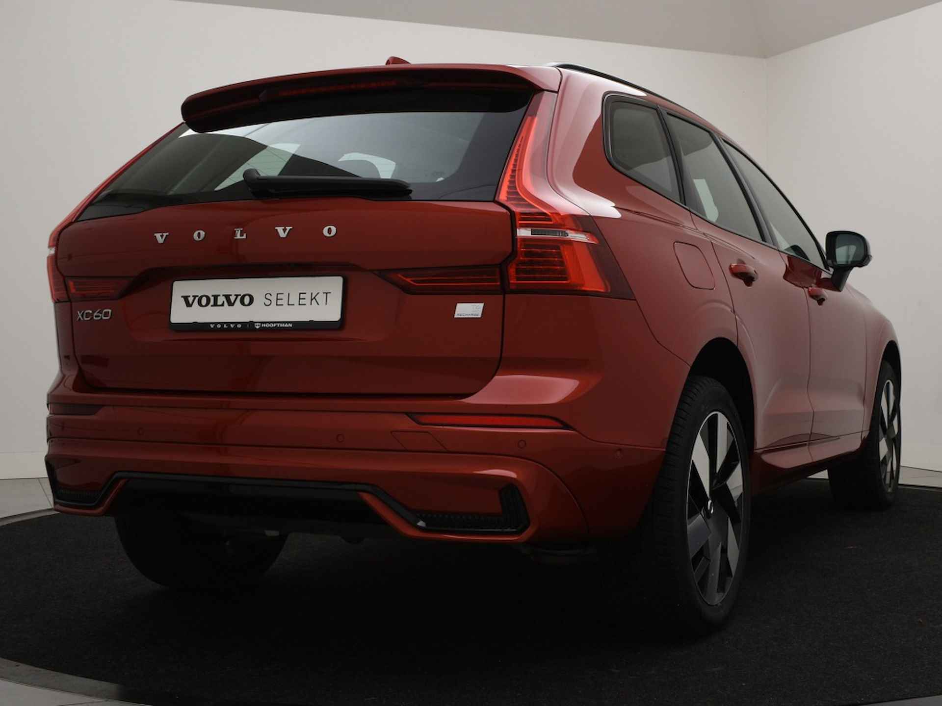 Volvo XC60 T6 PLUG-IN HYBRID LONG RANGE ULTIMATE DARK LUCHTVERING BOWERS&WI - 4/40