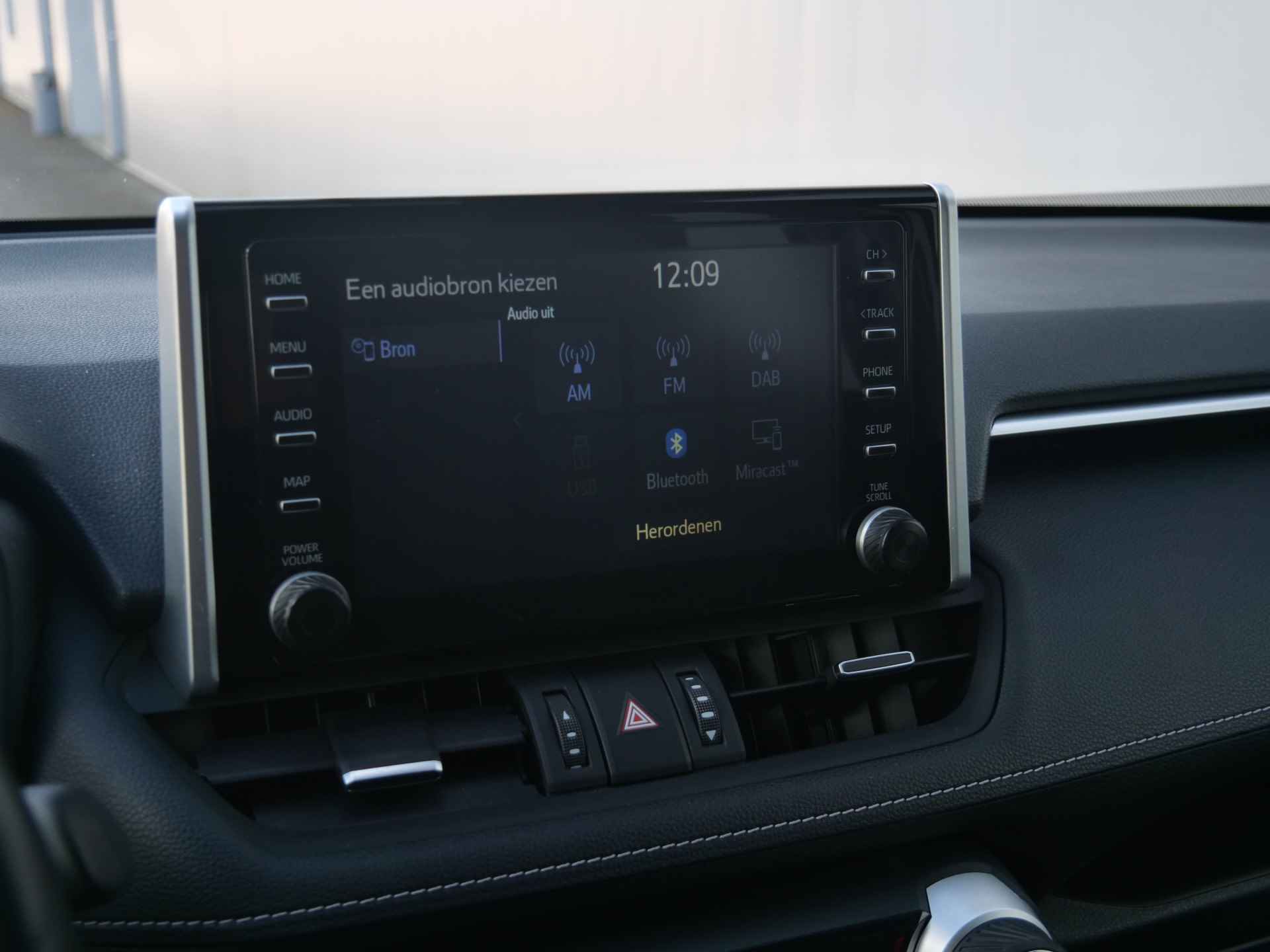 Toyota RAV4 2.0 VVT-iE 176pk Dynamic Automaat LED / Camera / DAB / 18 Inch - 38/40