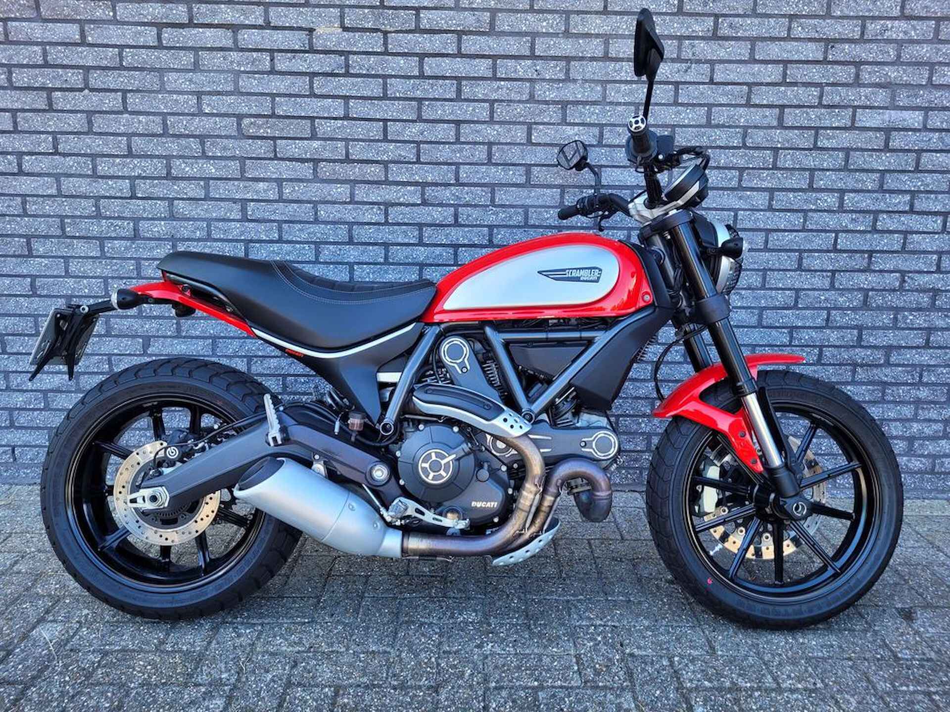 Ducati SCRAMBLER ICON - 1/6