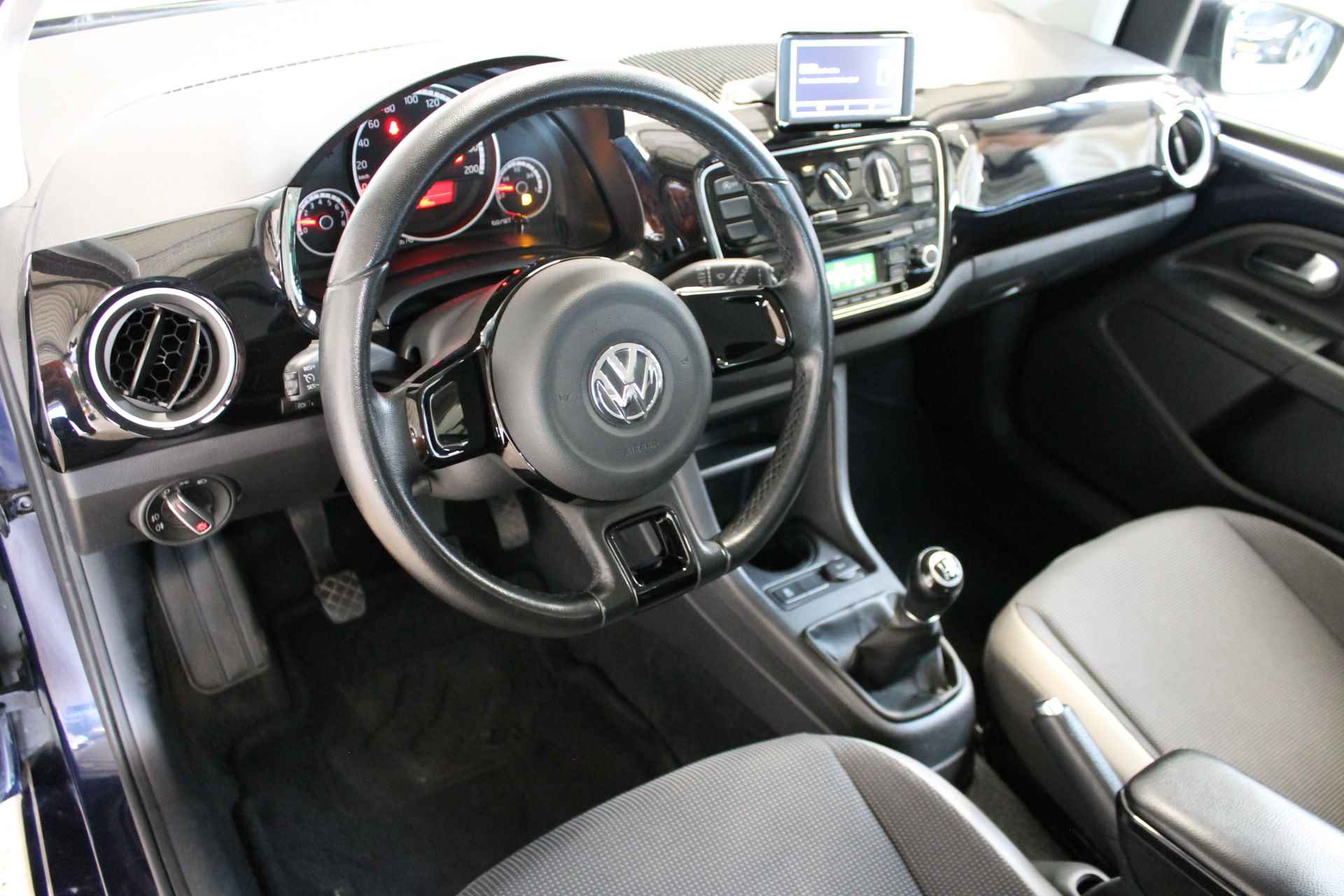 Volkswagen up! 1.0 75pk High Up! BlueMotion | NL-auto | Cruise control | Navigatie | PDC | - 17/34