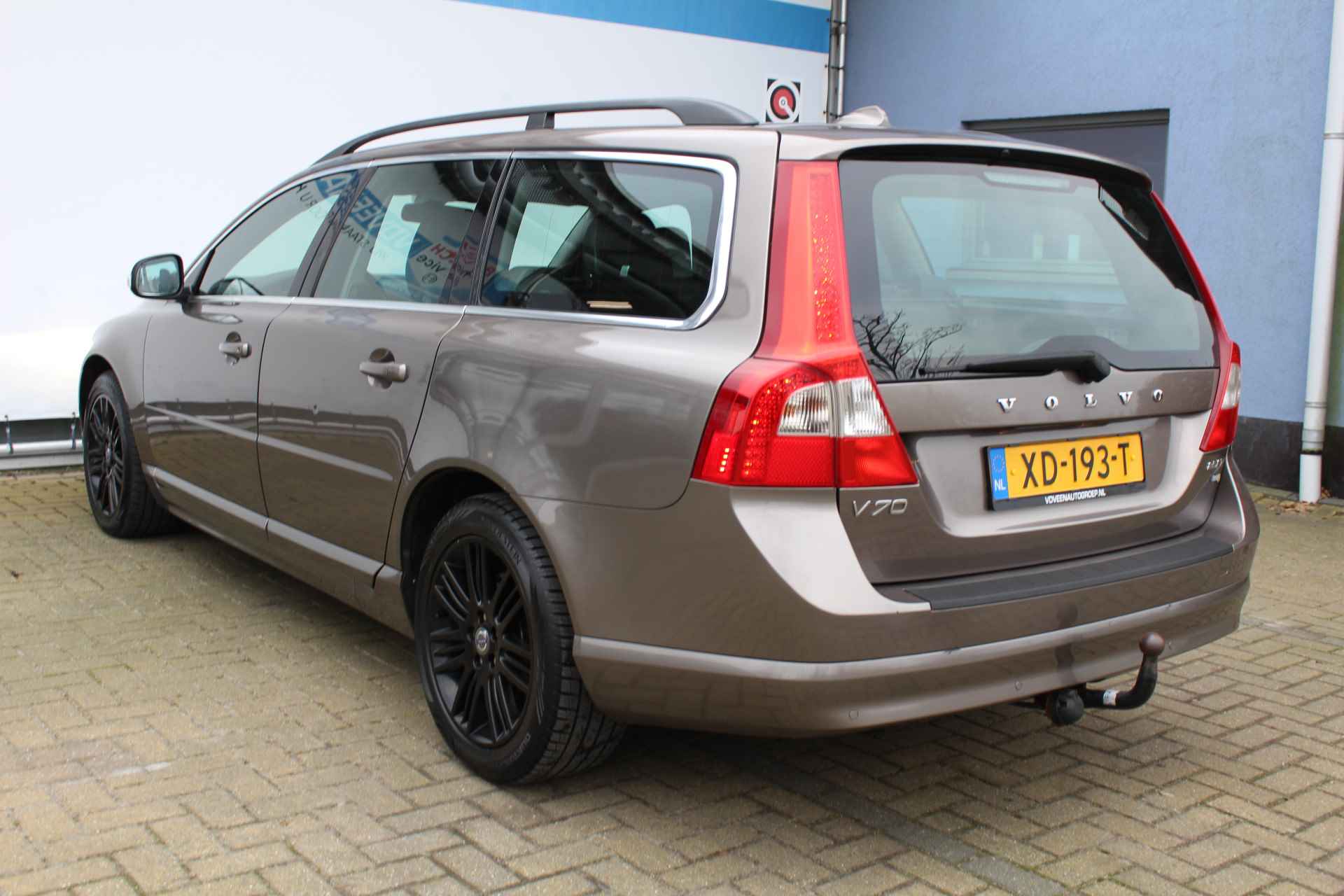 Volvo V70 2.5T Momentum 232PK | Youngtimer! | Distributieriem recent vervangen | Stoelverwarming Voor & Achter | Trekhaak | Parkeersensoren achter | Cruise controle | Climate controle | Xenon koplampen | Half lederen/stoffen bekleding | 17 Inch LMV | Dakrail | - 8/59