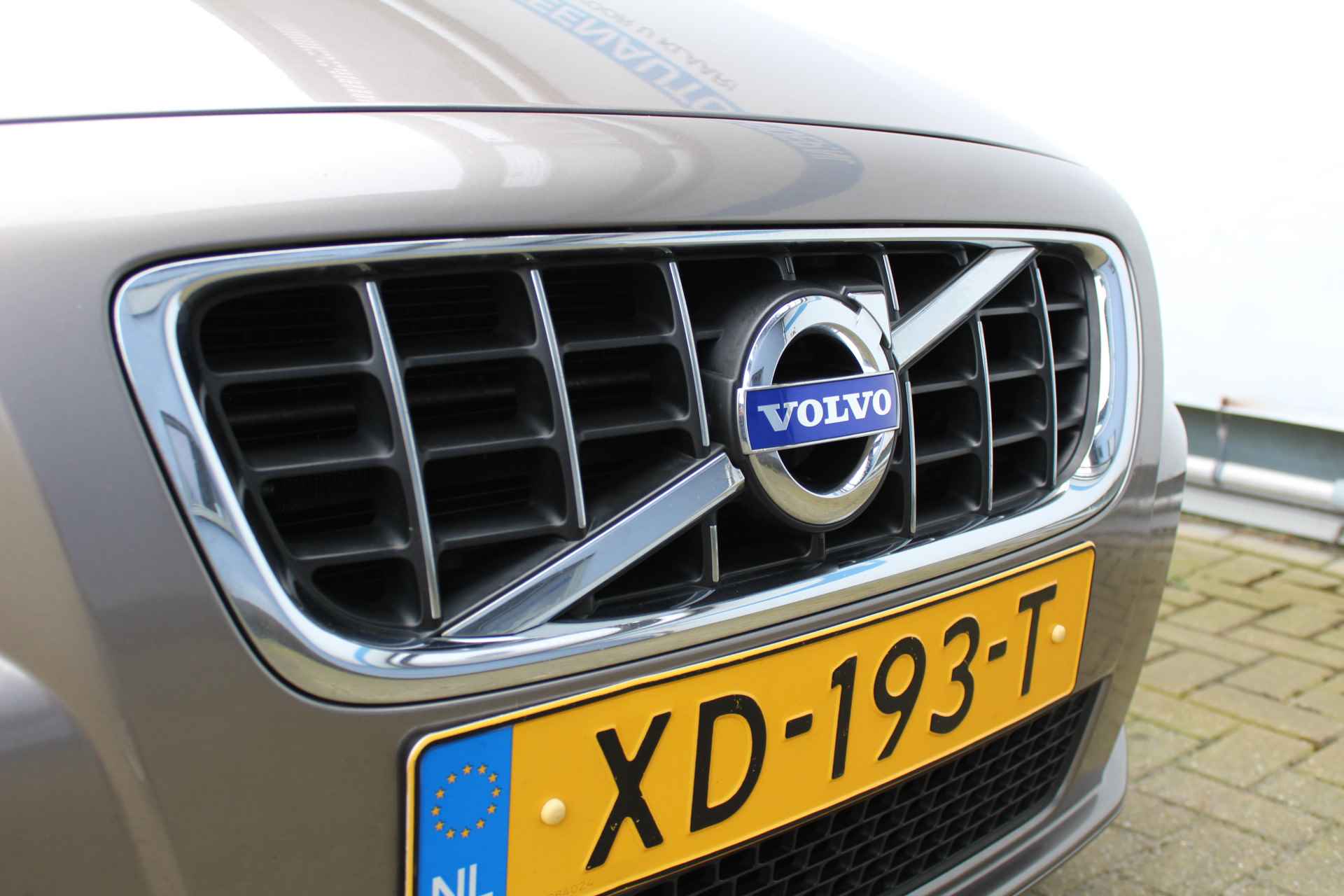 Volvo V70 2.5T Momentum 232PK | Youngtimer! | Distributieriem recent vervangen | Stoelverwarming Voor & Achter | Trekhaak | Parkeersensoren achter | Cruise controle | Climate controle | Xenon koplampen | Half lederen/stoffen bekleding | 17 Inch LMV | Dakrail | - 17/59