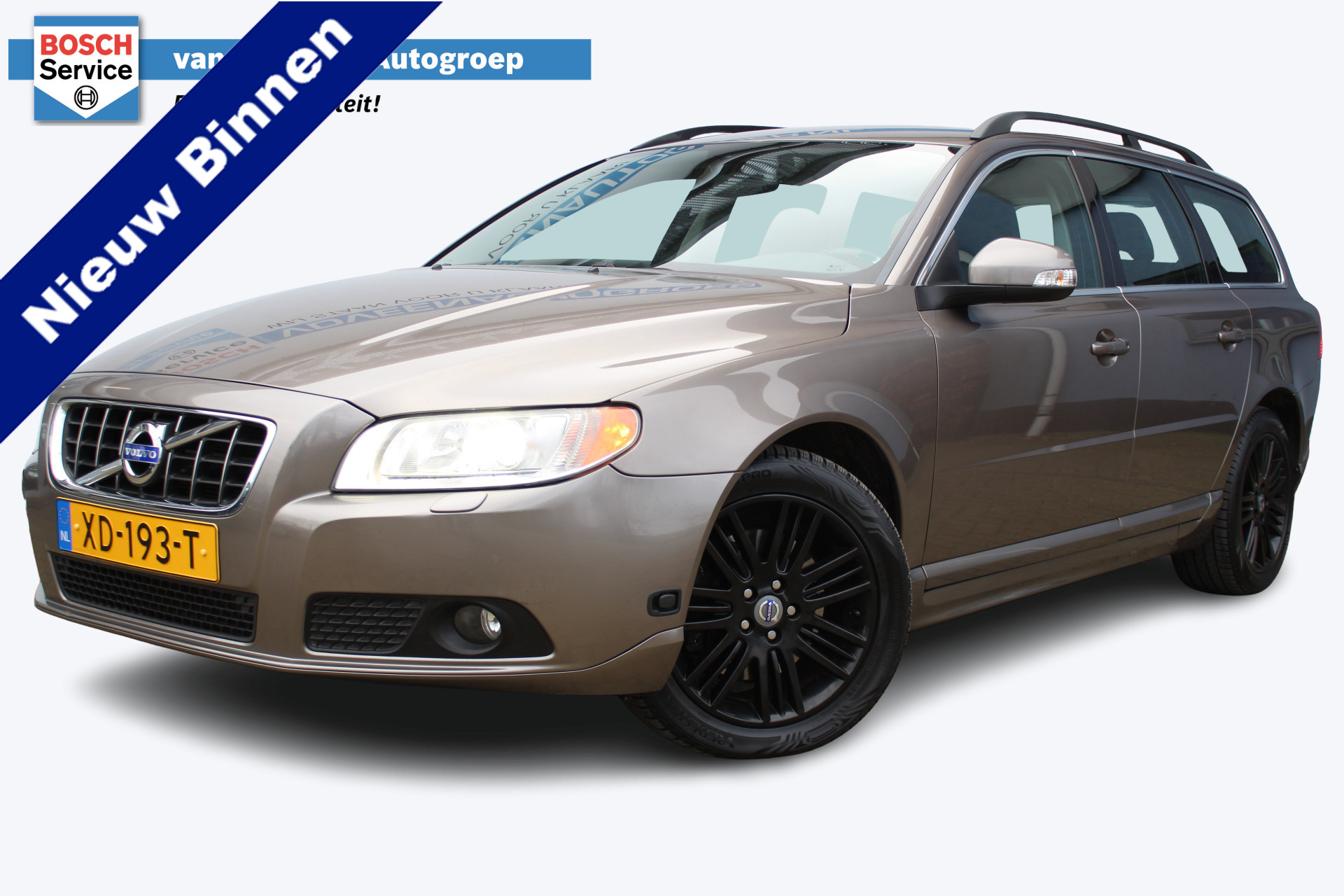 Volvo V70 2.5T Momentum 232PK | Youngtimer! | Distributieriem recent vervangen | Stoelverwarming Voor & Achter | Trekhaak | Parkeersensoren achter | Cruise controle | Climate controle | Xenon koplampen | Half lederen/stoffen bekleding | 17 Inch LMV | Dakrail |