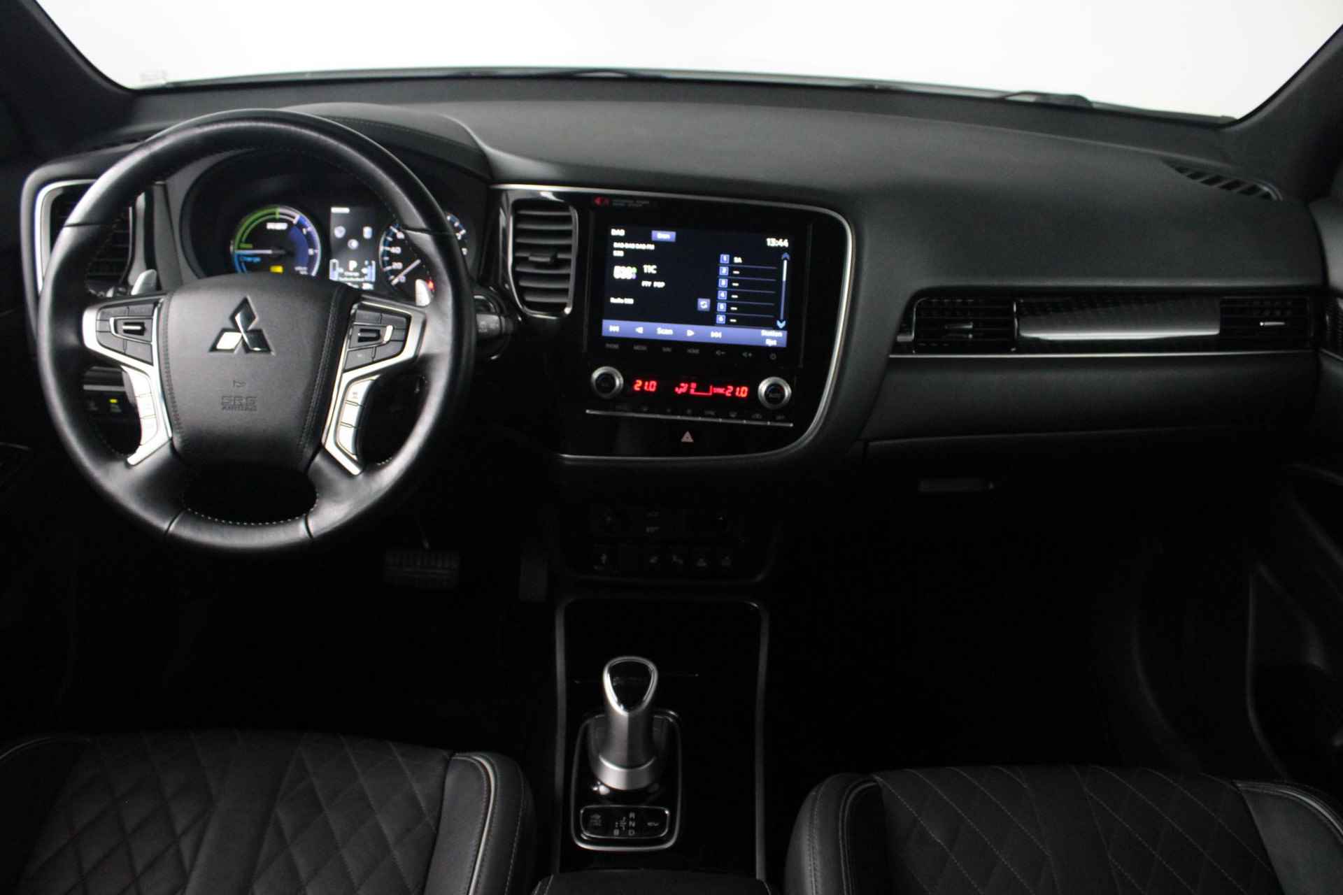 Mitsubishi Outlander 2.4 PHEV Instyle + | Leder | Schuifdak | Trekhaak - 4/52